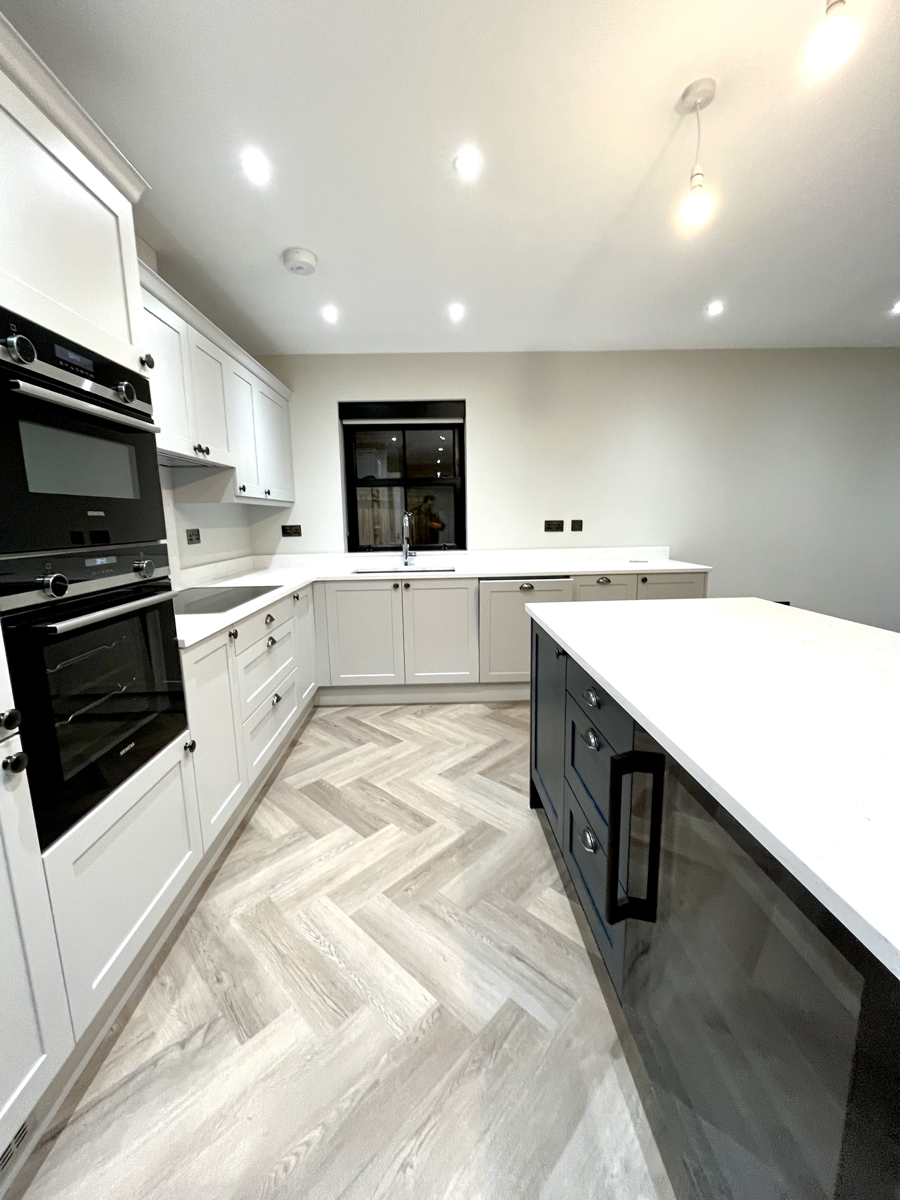 Spotless kitchen after end of tenancy clean by Tidy Hub London