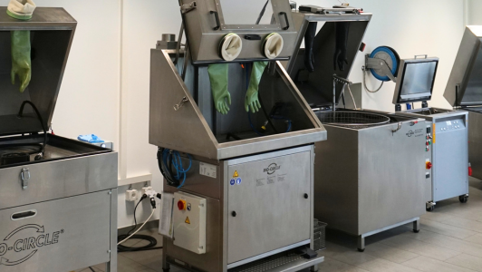 Geräte für die Teilereinigung im Technikum testen