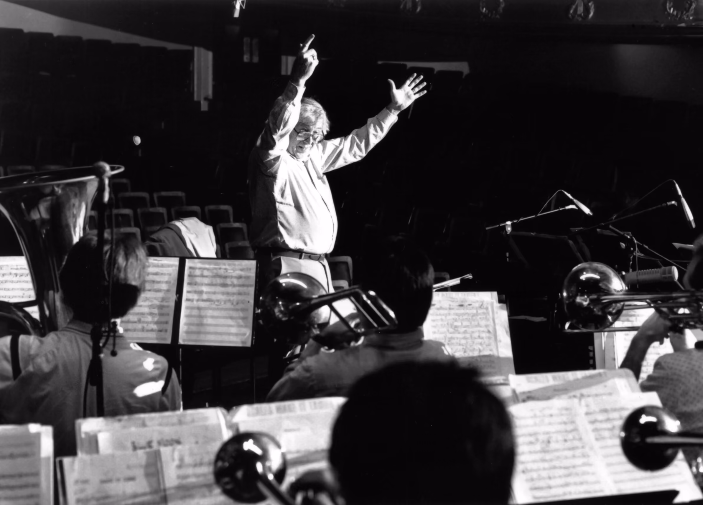 Gunther Schuller dirigiert das NEC Jazz Orchestra, 1990. Foto: New England Conservatory Archives