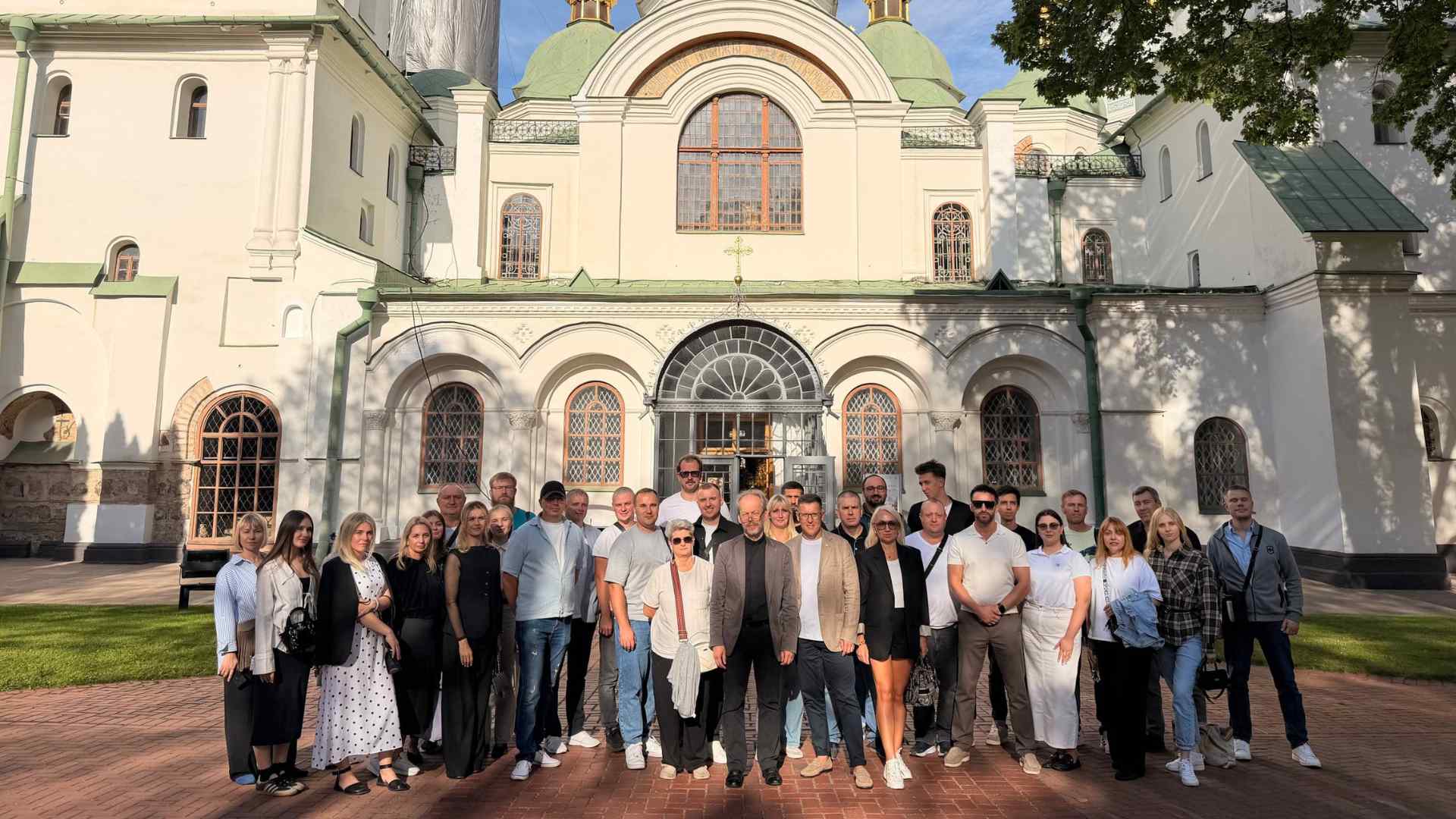 Команда SHERIFF під час зустрічі у Софії Київській з отцем Георгієм Коваленком