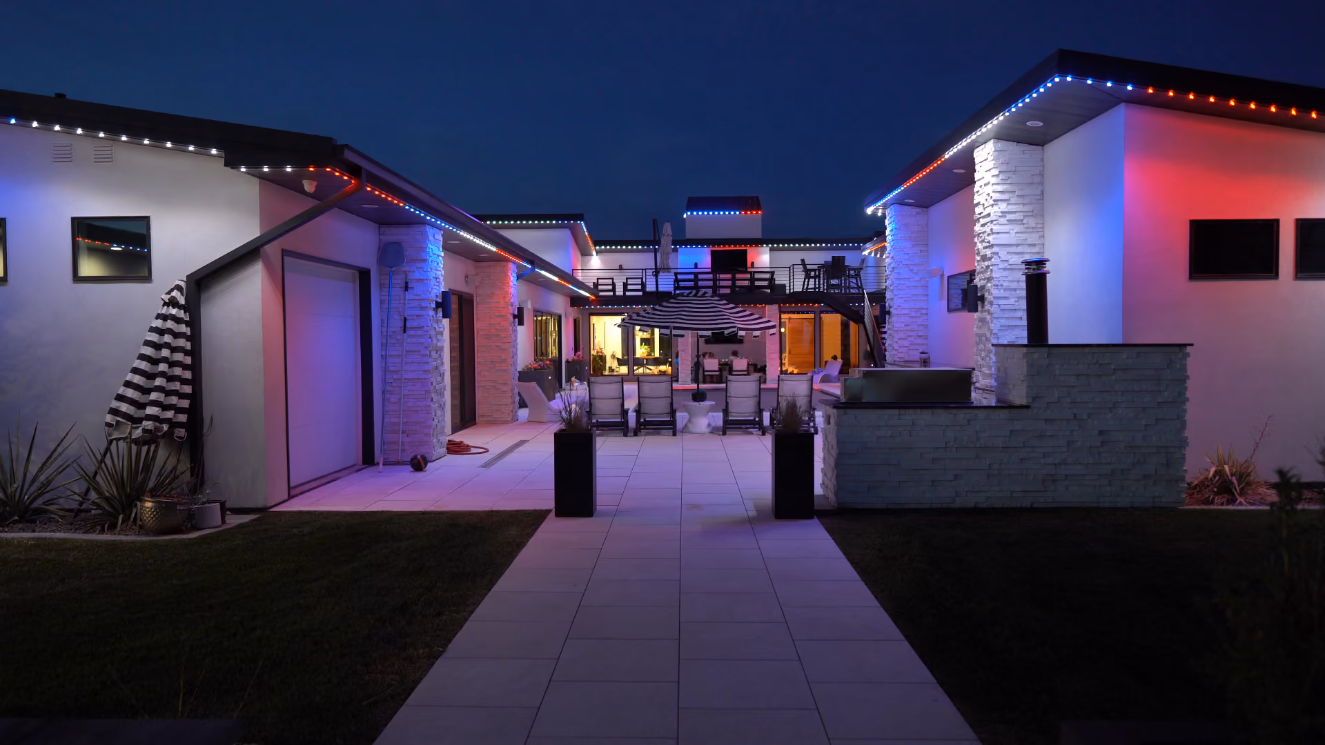 Permanent outdoor lighting system illuminating a house