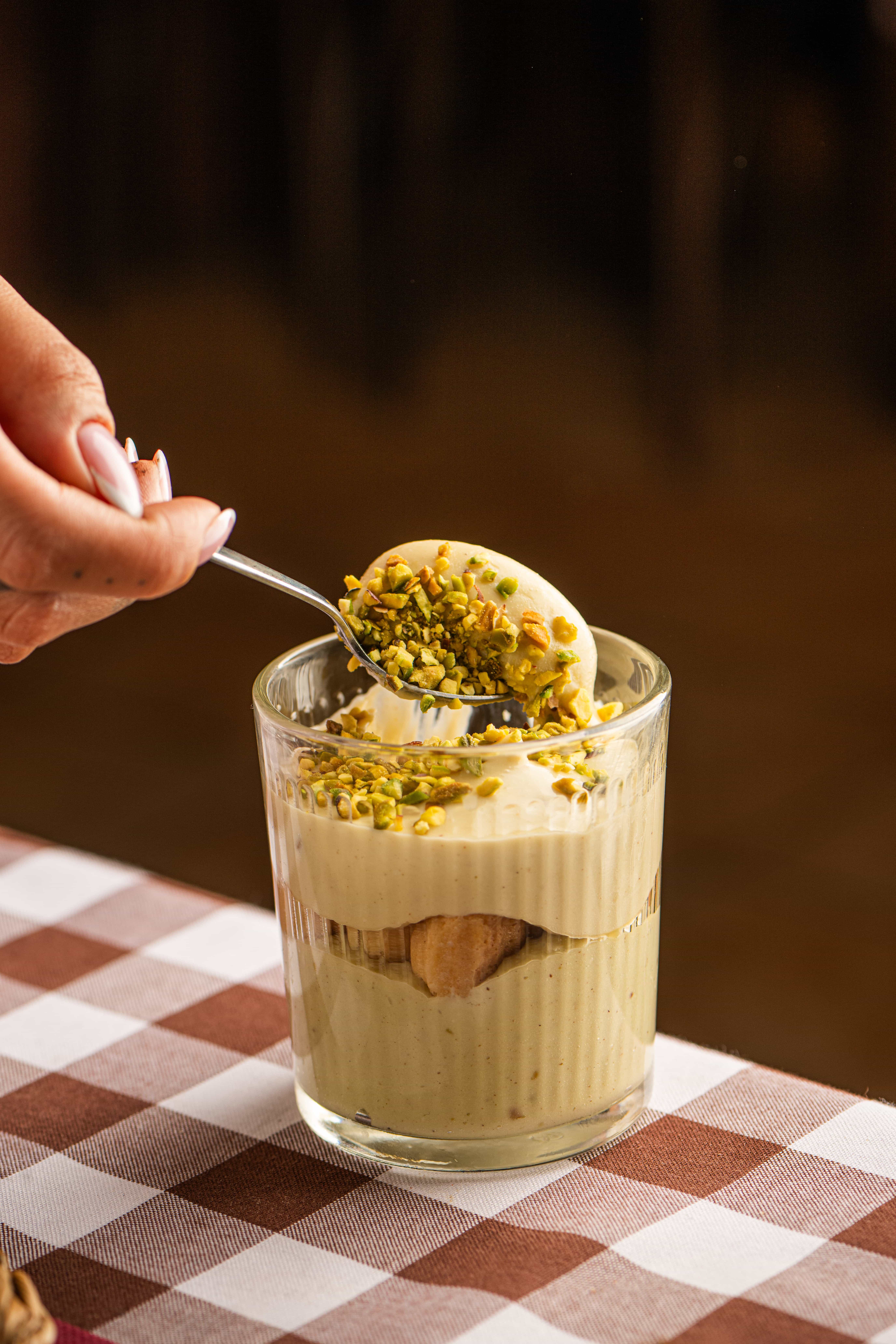 Babà napolitano y tiramisú caseros, postres italianos en Barcelona servidos en Spaccanapoli
