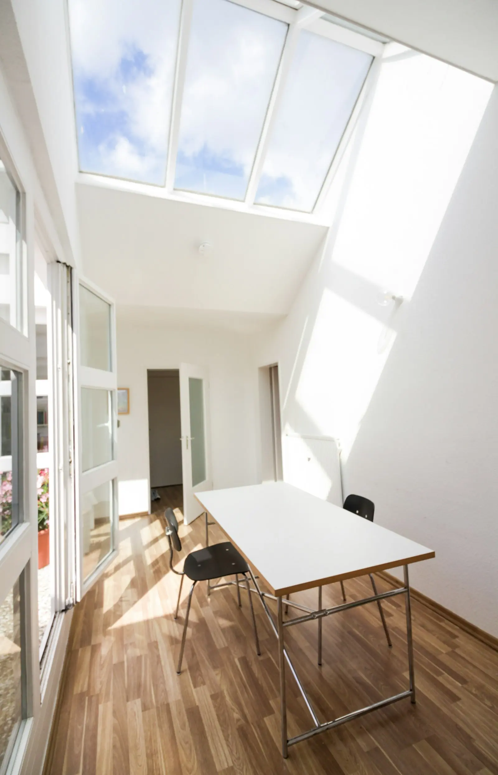 Ready to live furnished apartment with workspace