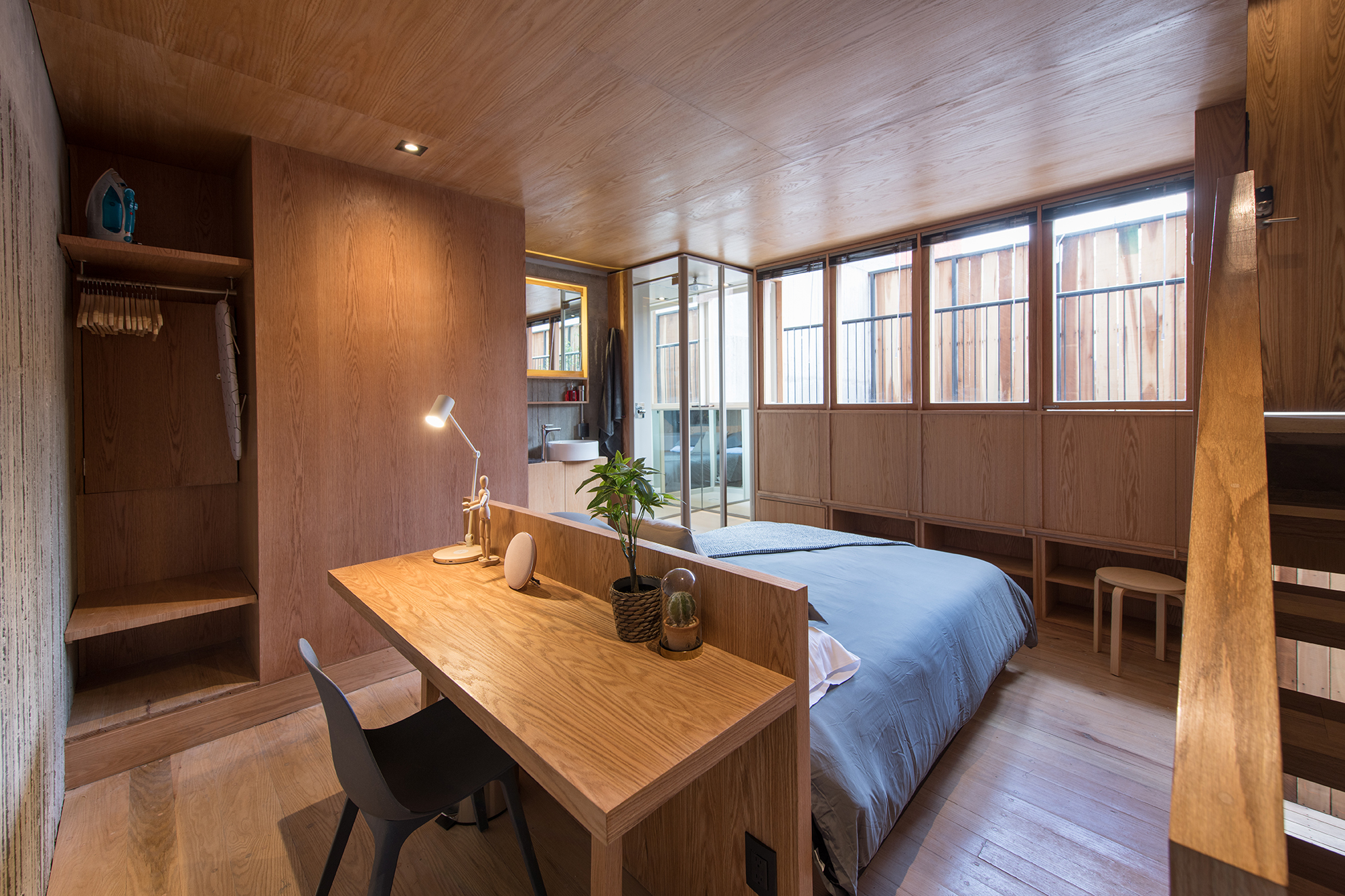 Triplex — ventanales de doble altura