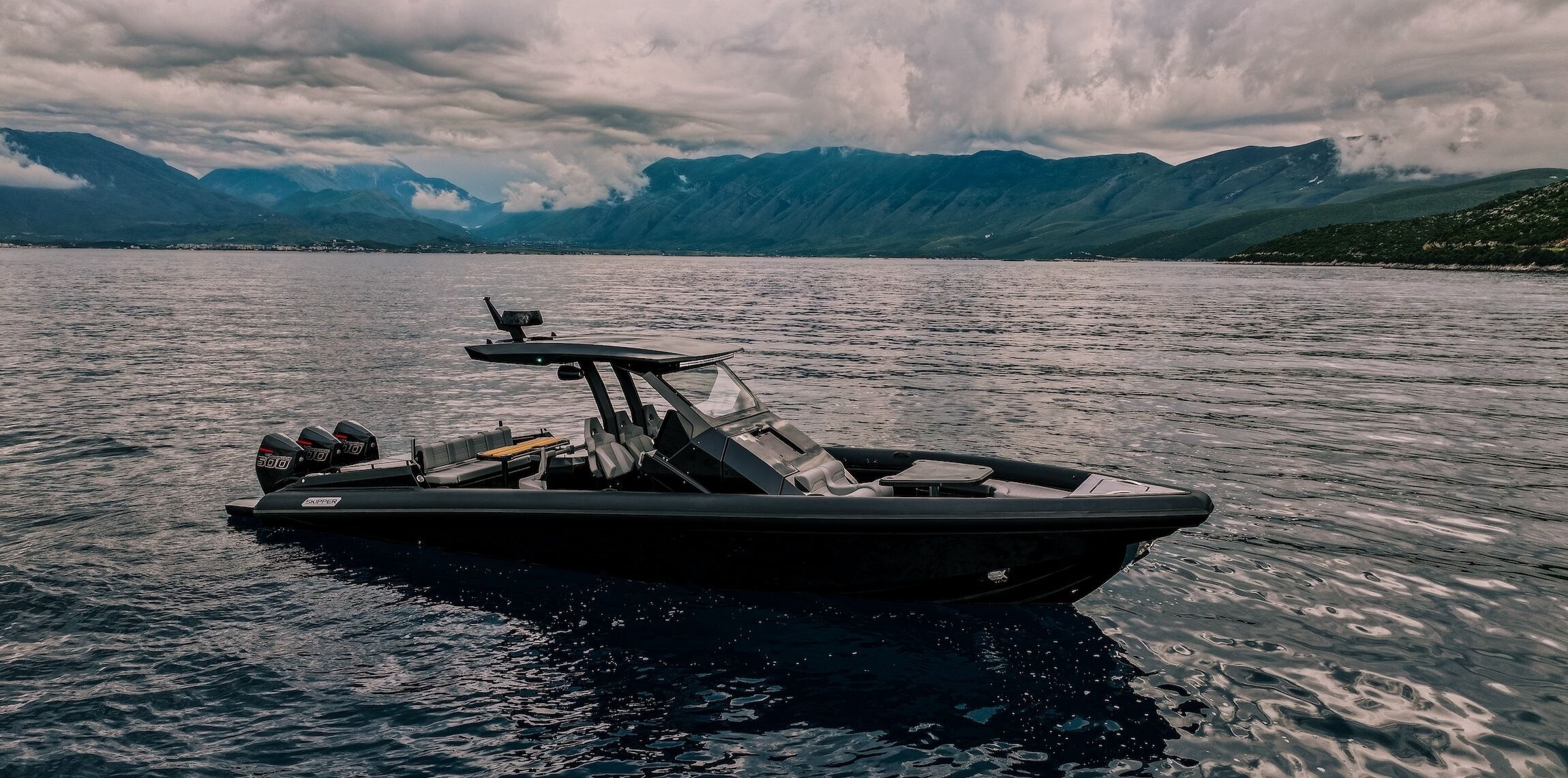 A small boat floating on top of a lake.