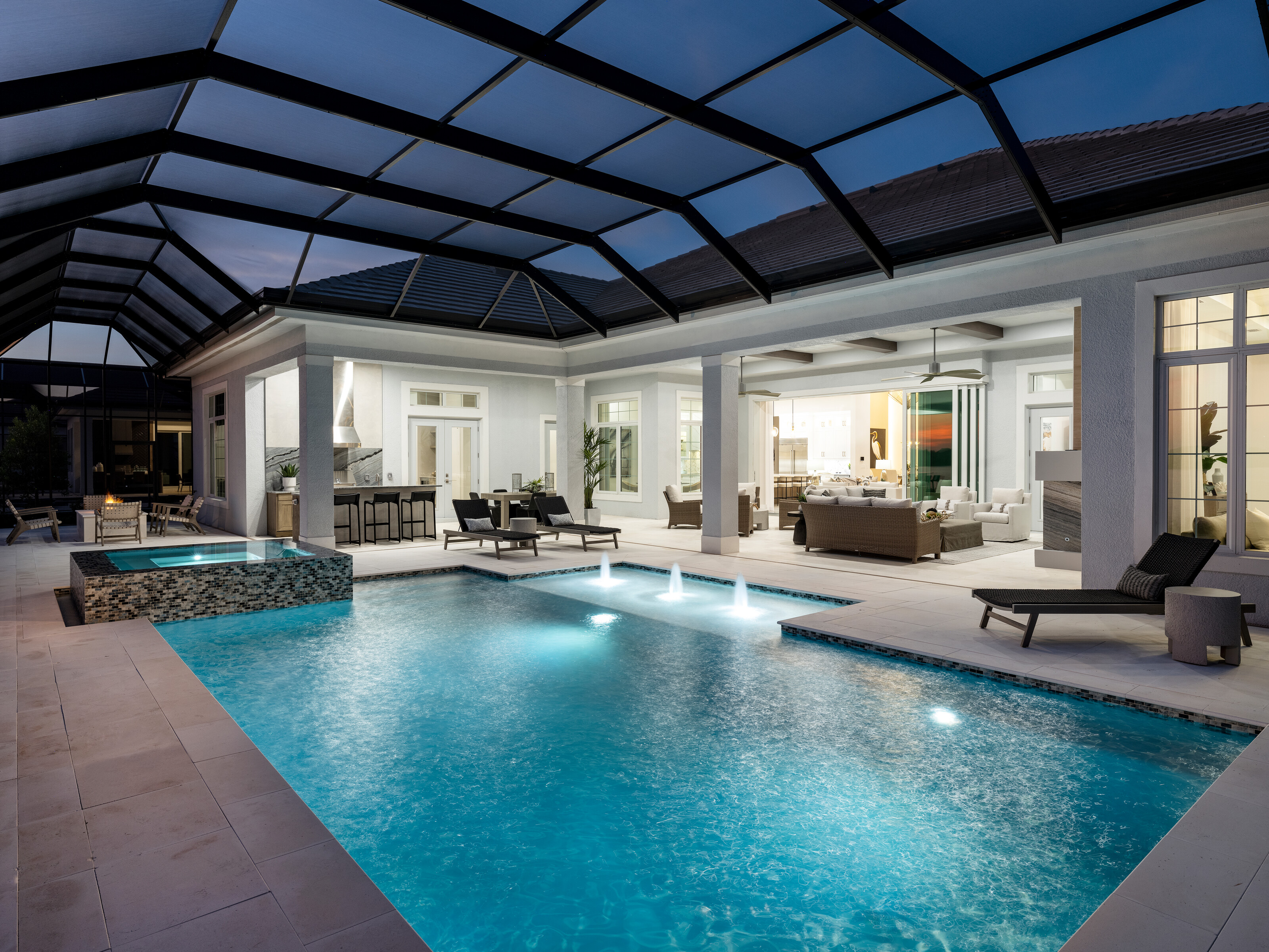 Grand lanai pool with spa