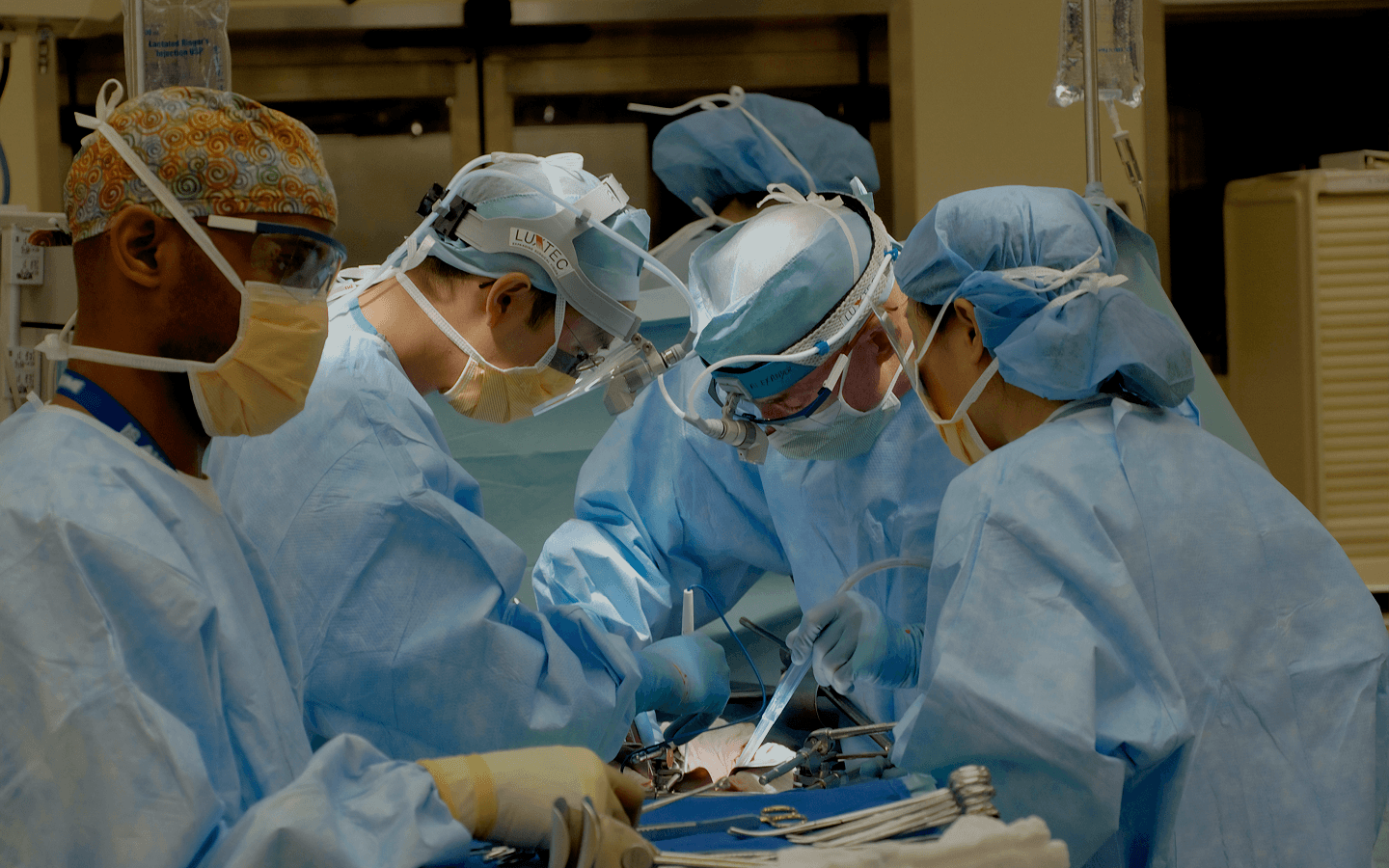 Surgical team in an operating room, representing Barritus Capital’s commitment to driving measurable performance in healthcare businesses.