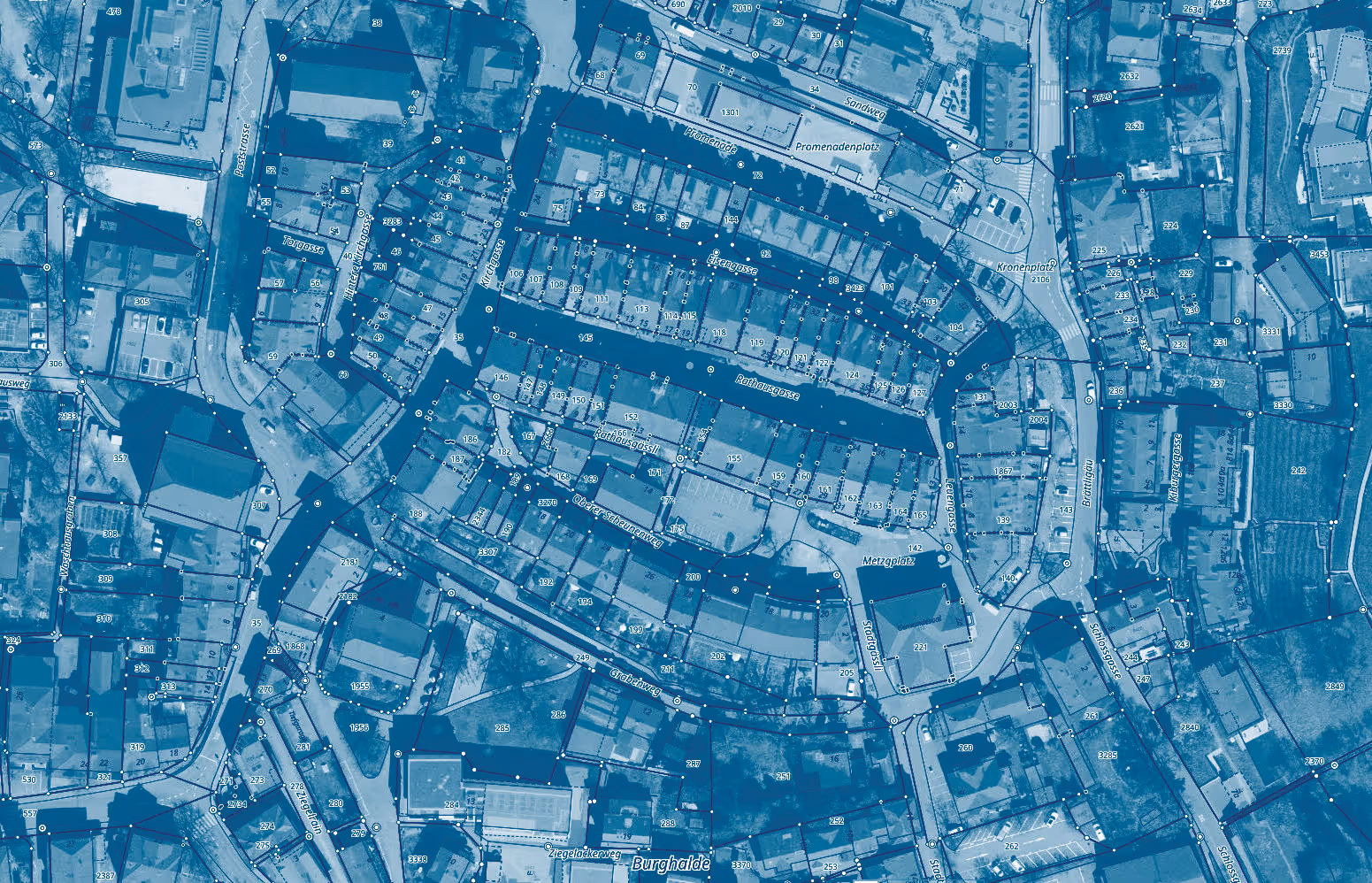 Luftbild einer amtlichen Vermessungskarte mit detaillierten Grundstücksgrenzen und Straßennamen in einer städtischen Umgebung.