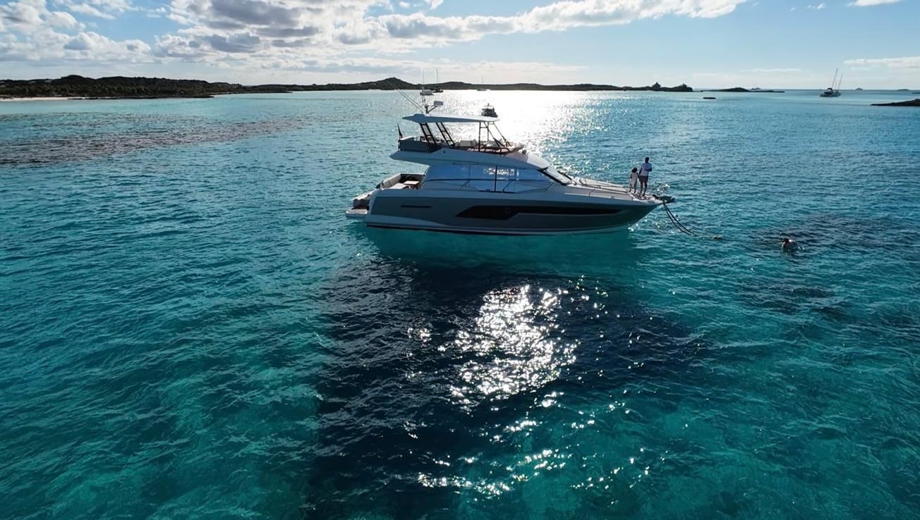 SEVEN yacht interior salon premium finishes