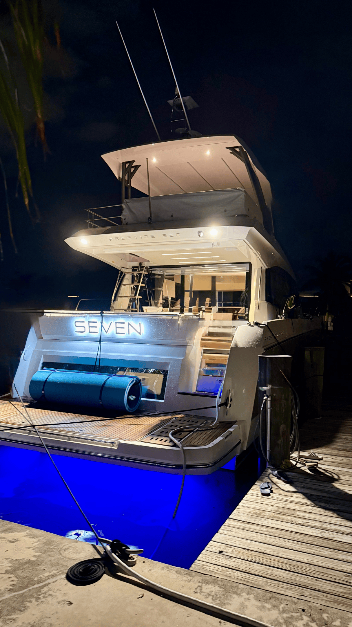 SEVEN yacht exterior living flybridge al fresco