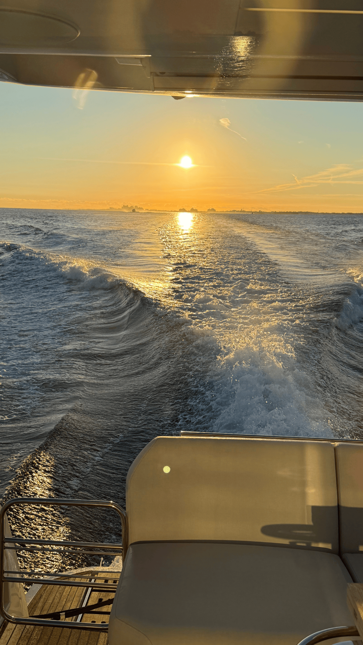 SEVEN yacht aft deck teak flooring sea access