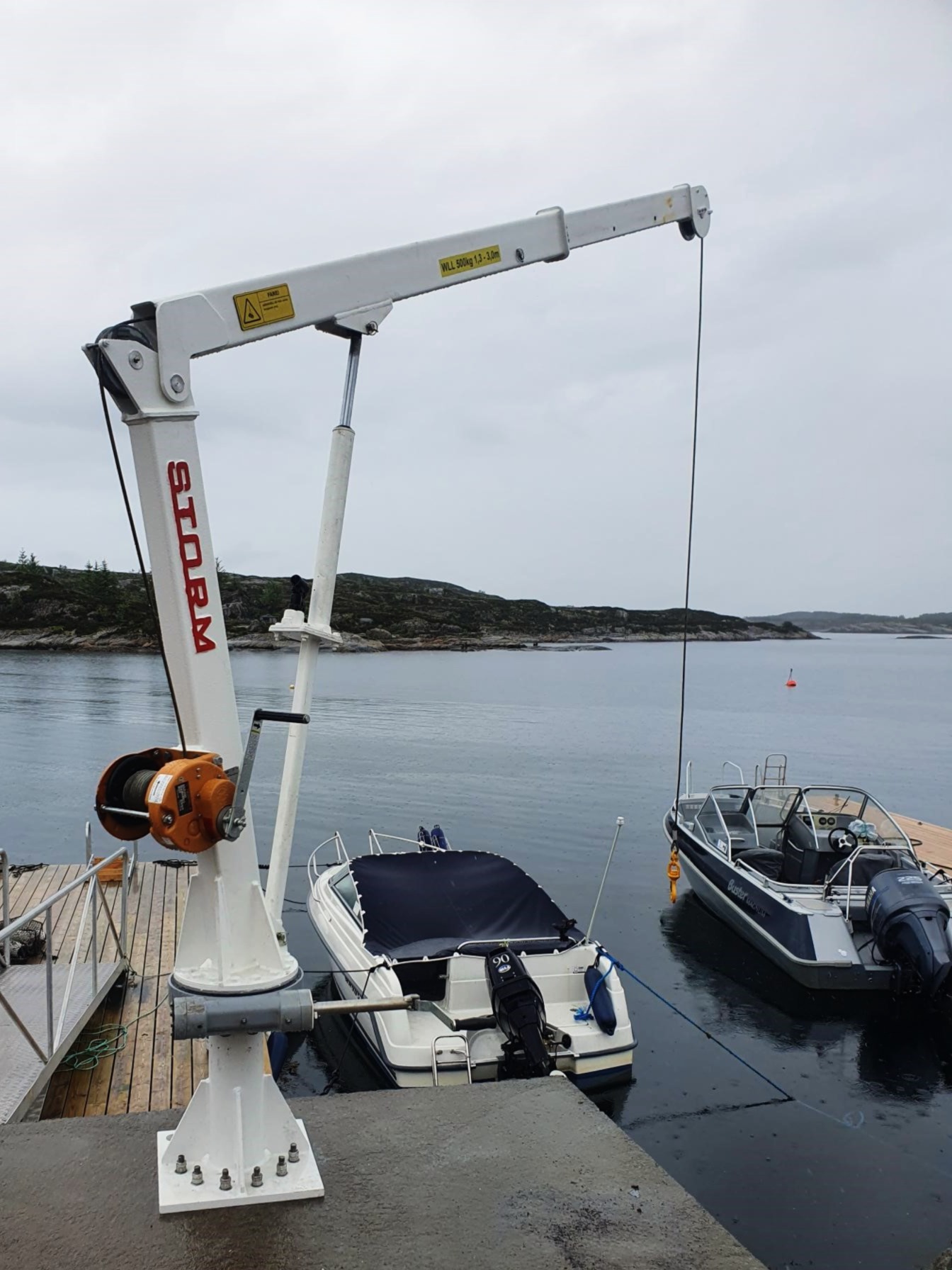 image depicting employees collaborating (for a manufacturing plant)