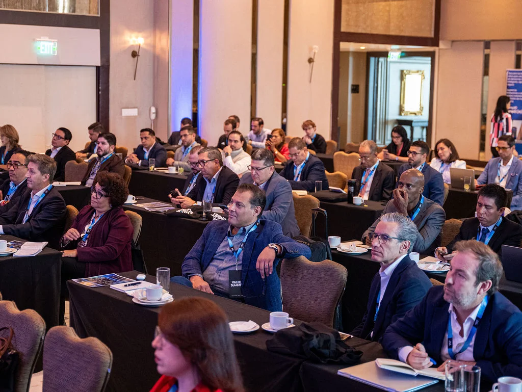 Asistentes de Value Summit 2026 durante una conferencia en el Hotel InterContinental Miramar Panamá