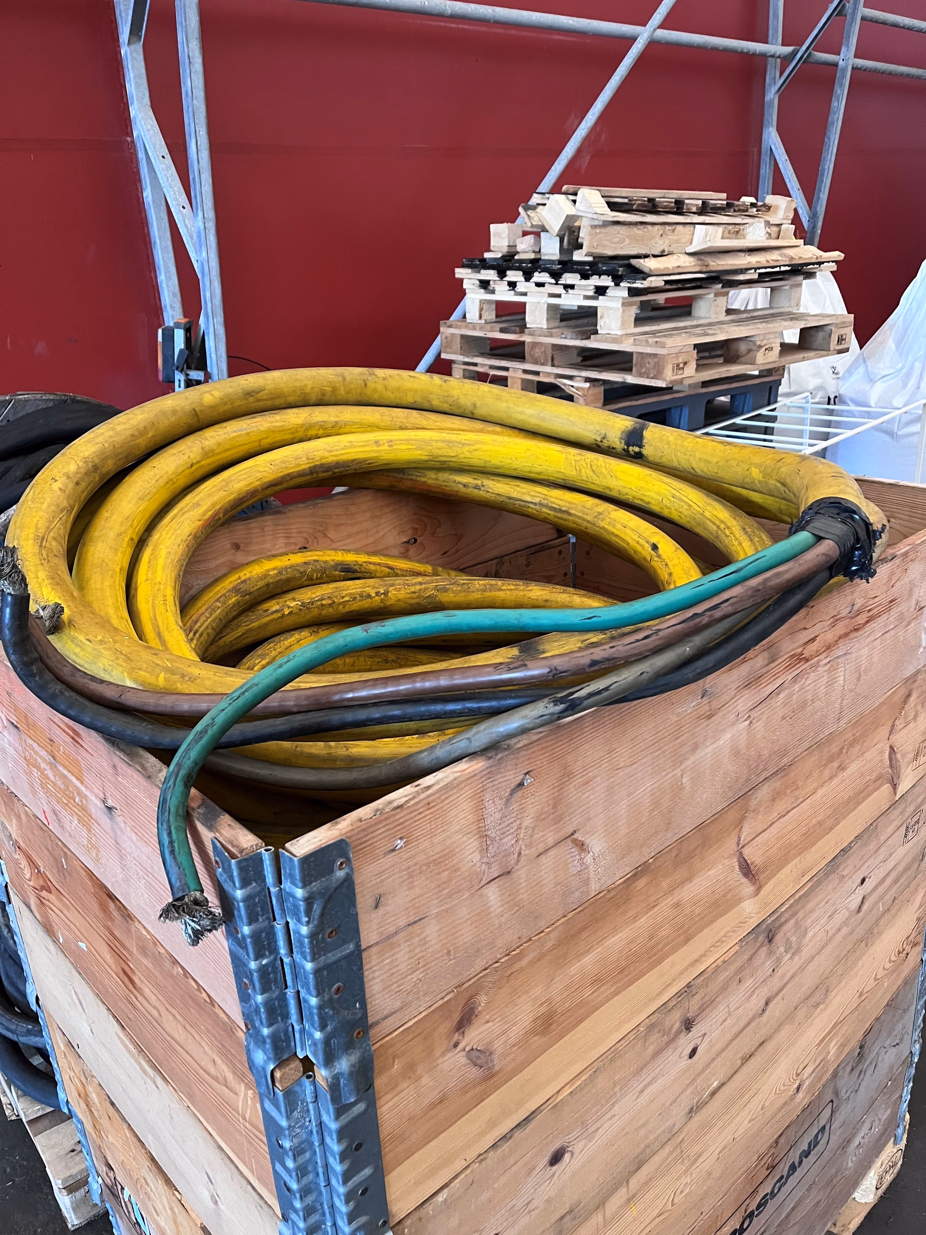 Hoses and marine equipment prepared in a transport crate
