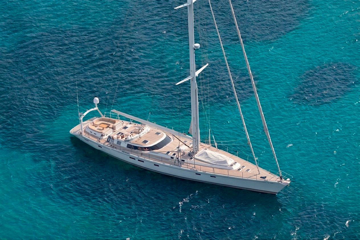 La barca Aura in navigazione