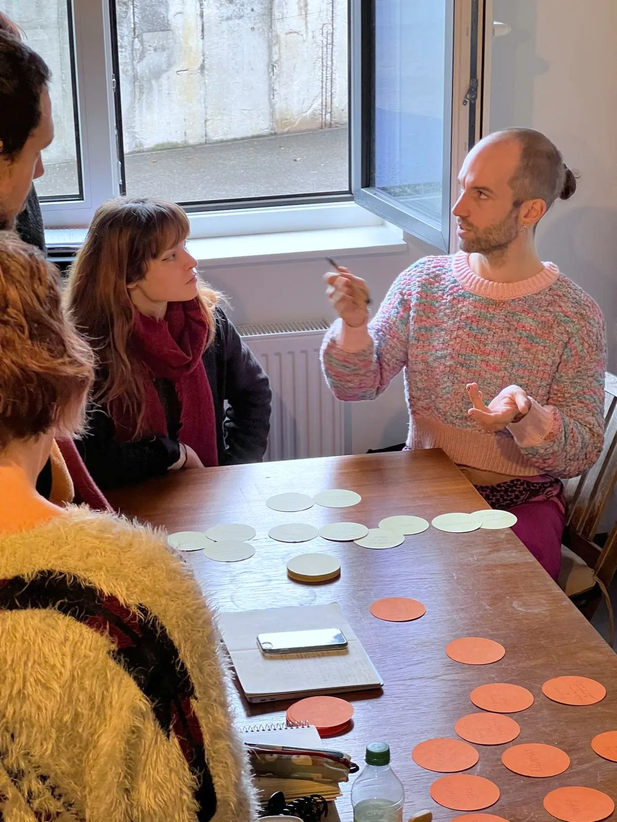 Kleingruppentreffen und Brainstorming