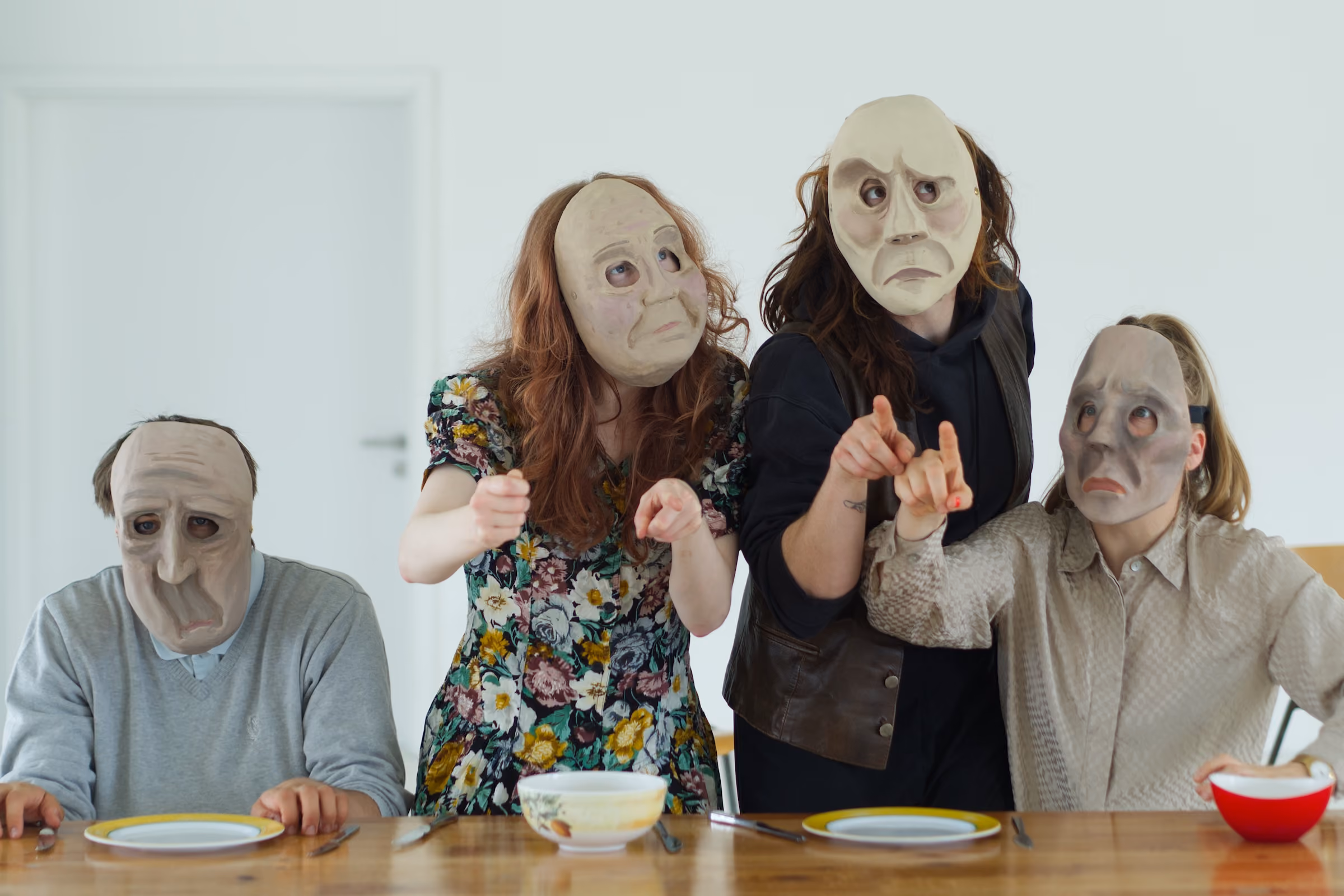 Schauspieler in einer Gruppe auf der Bühne