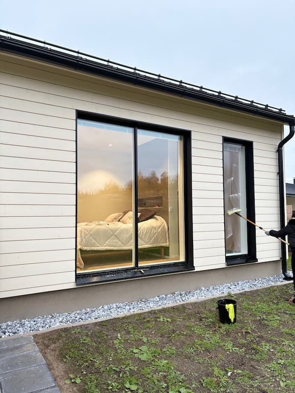 Ikkunanpesua Joensuussa ja Pohjoiskarjalassa - Puhdastiimi pesee