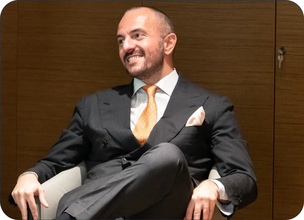 Un rappresentante di Maind Group durante un evento