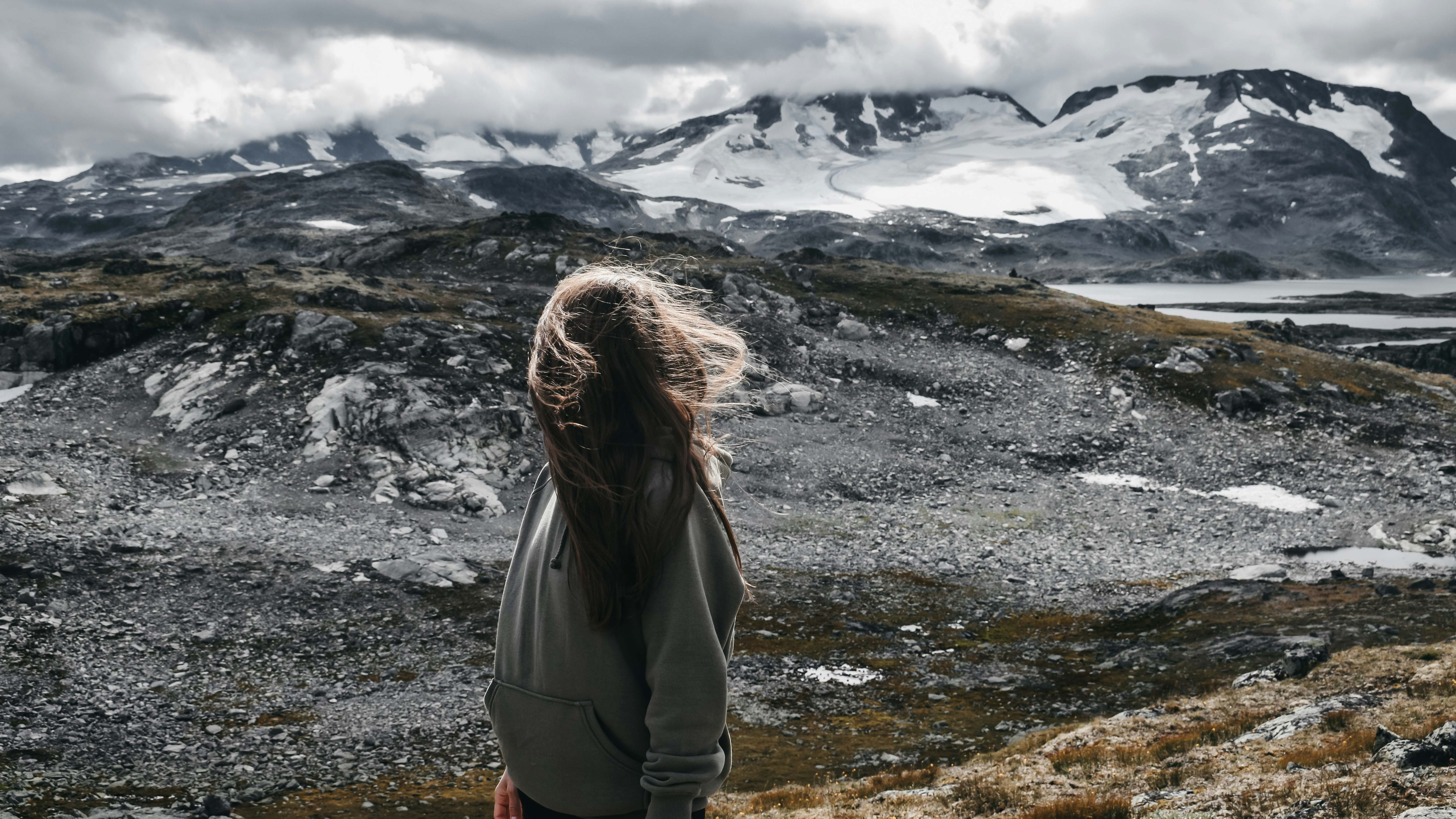 How windy is too windy to go hiking? Our professional guide