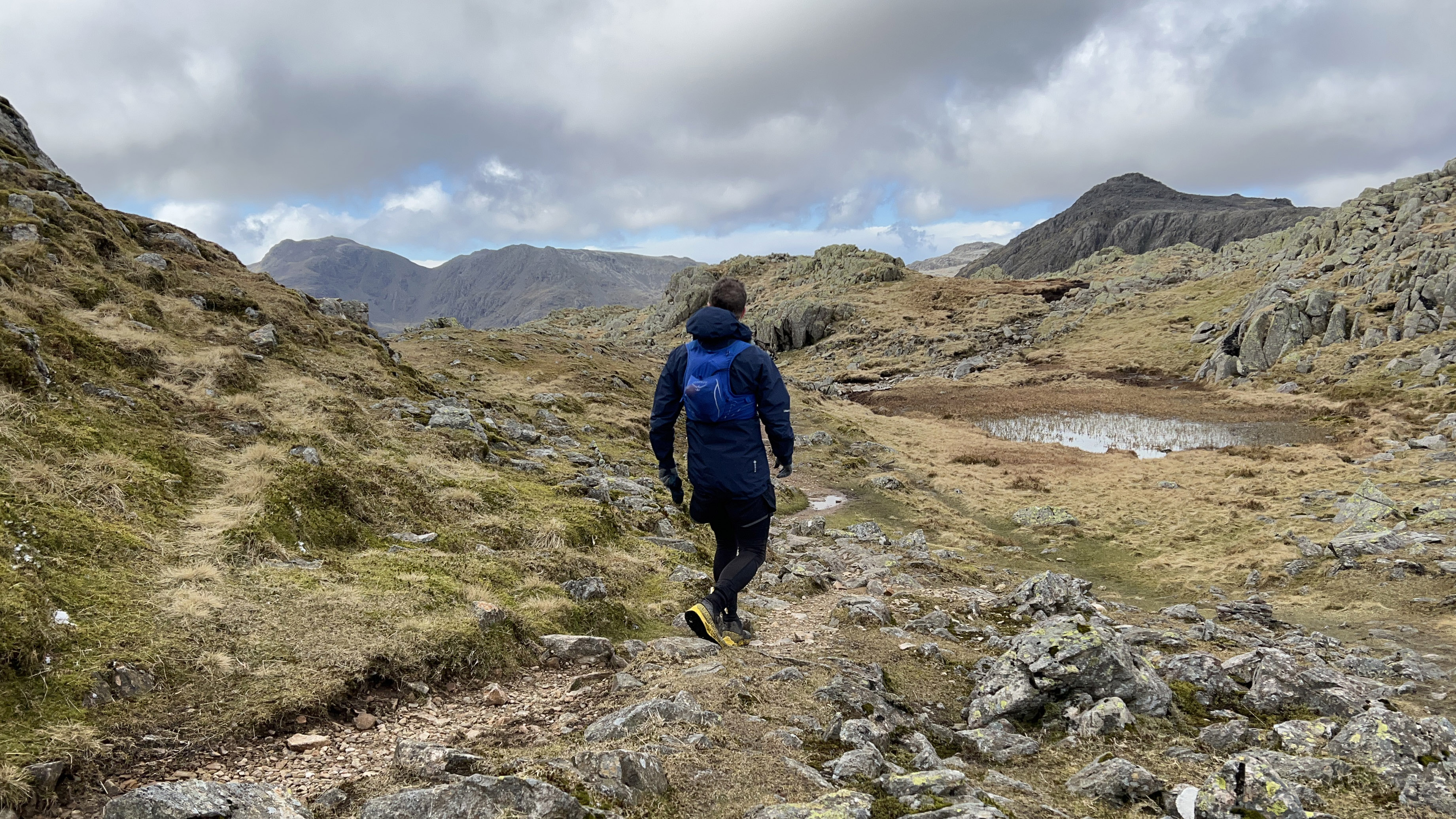 What to wear for hiking in autumn
