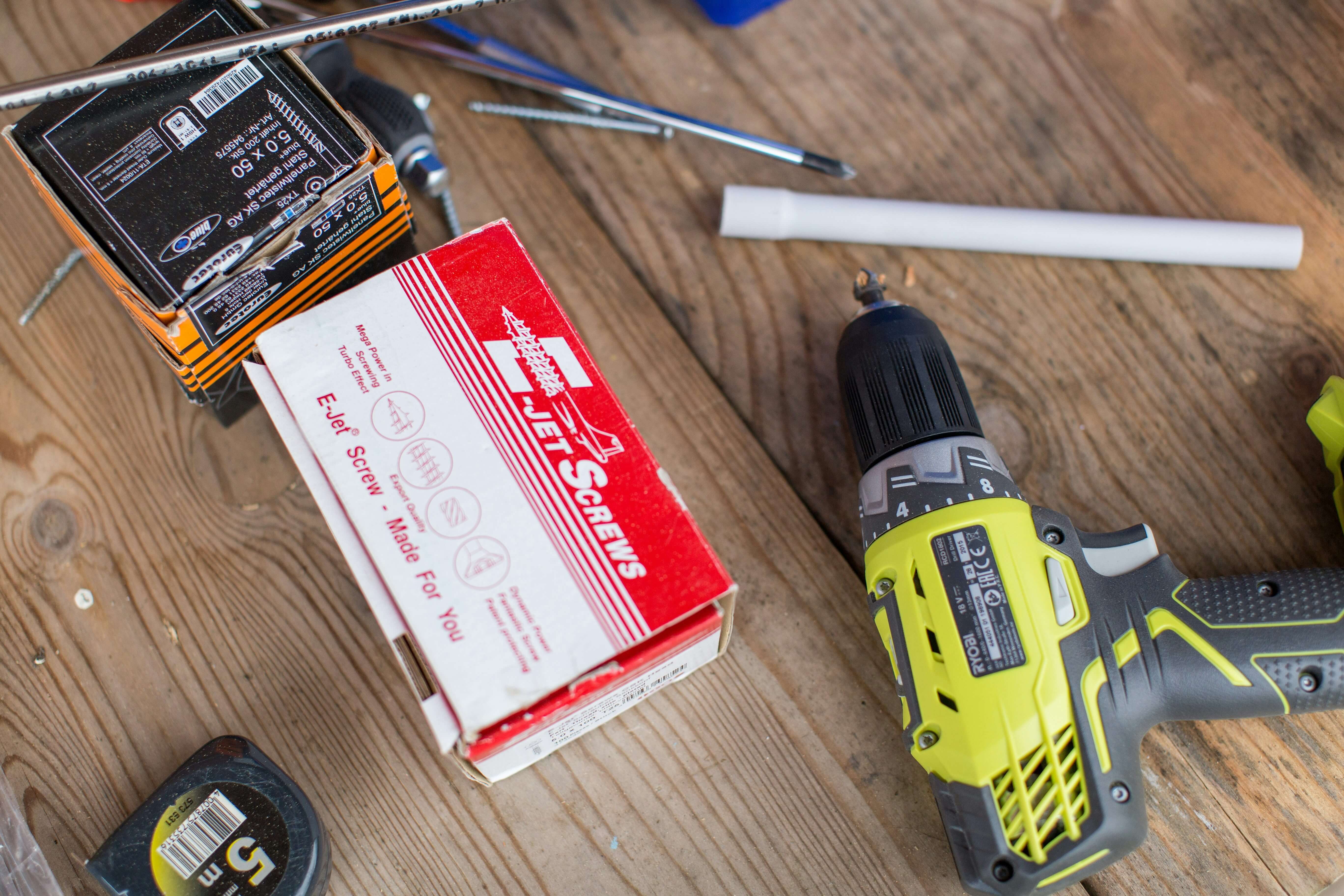 The UK Contractor's Guide to Choosing the Best Lead Generation Service