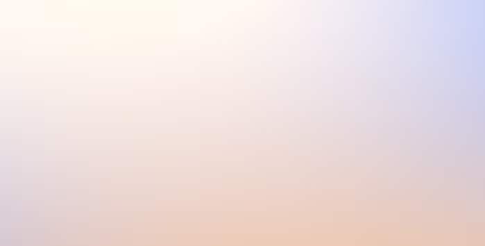 Weicher Farbverlaufshintergrund in hellen Beige- und Blau-Tönen.