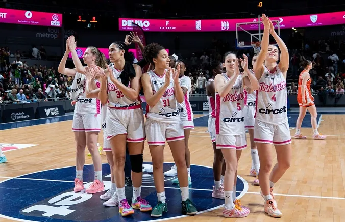 Female basketball team Circet Energy celebrating on court during match