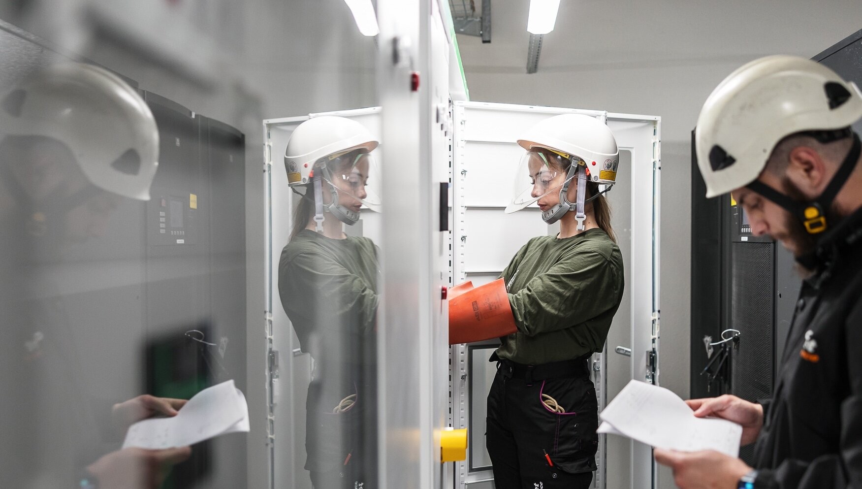 End-to-end infrastructure for power-critical environments where uptime comes first.