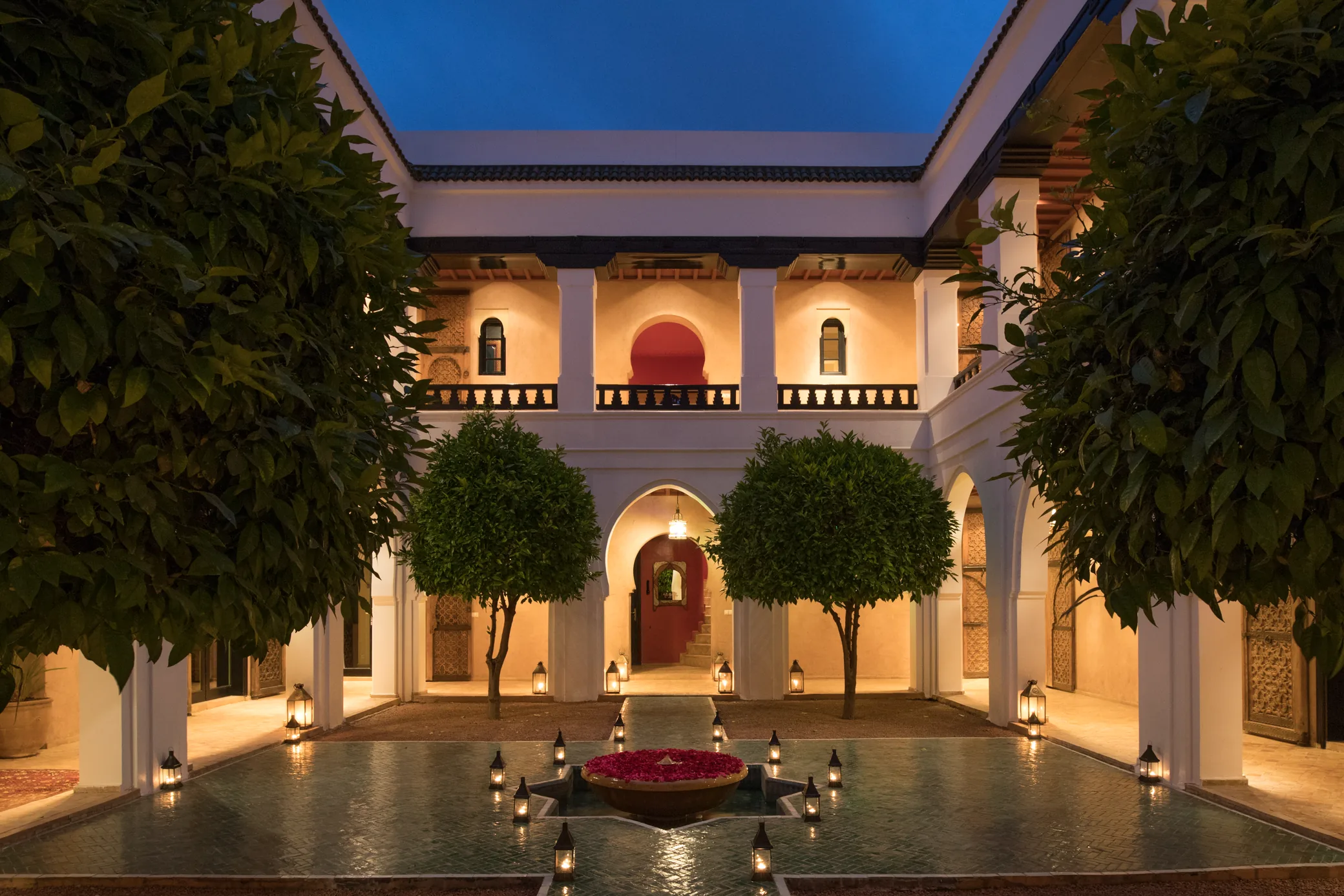 Cour du riad de nuit au domaine Ezzahra, Marrakech