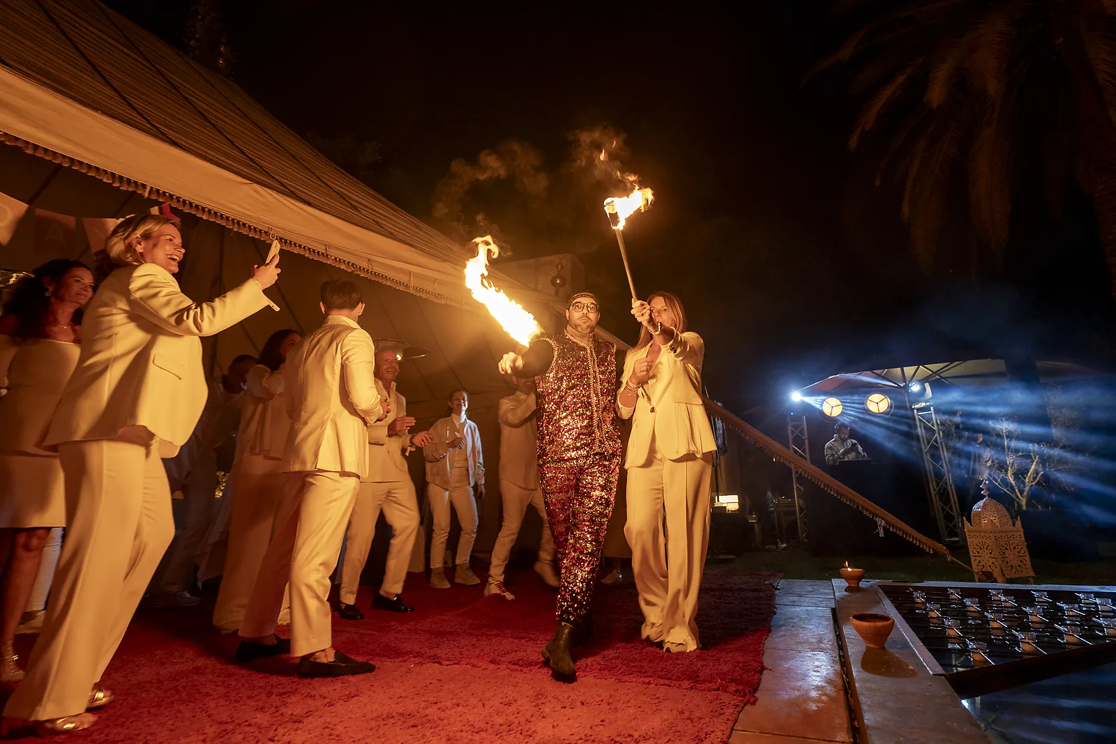 Soirée festive avec spectacle de feu dans une villa privée à Marrakech