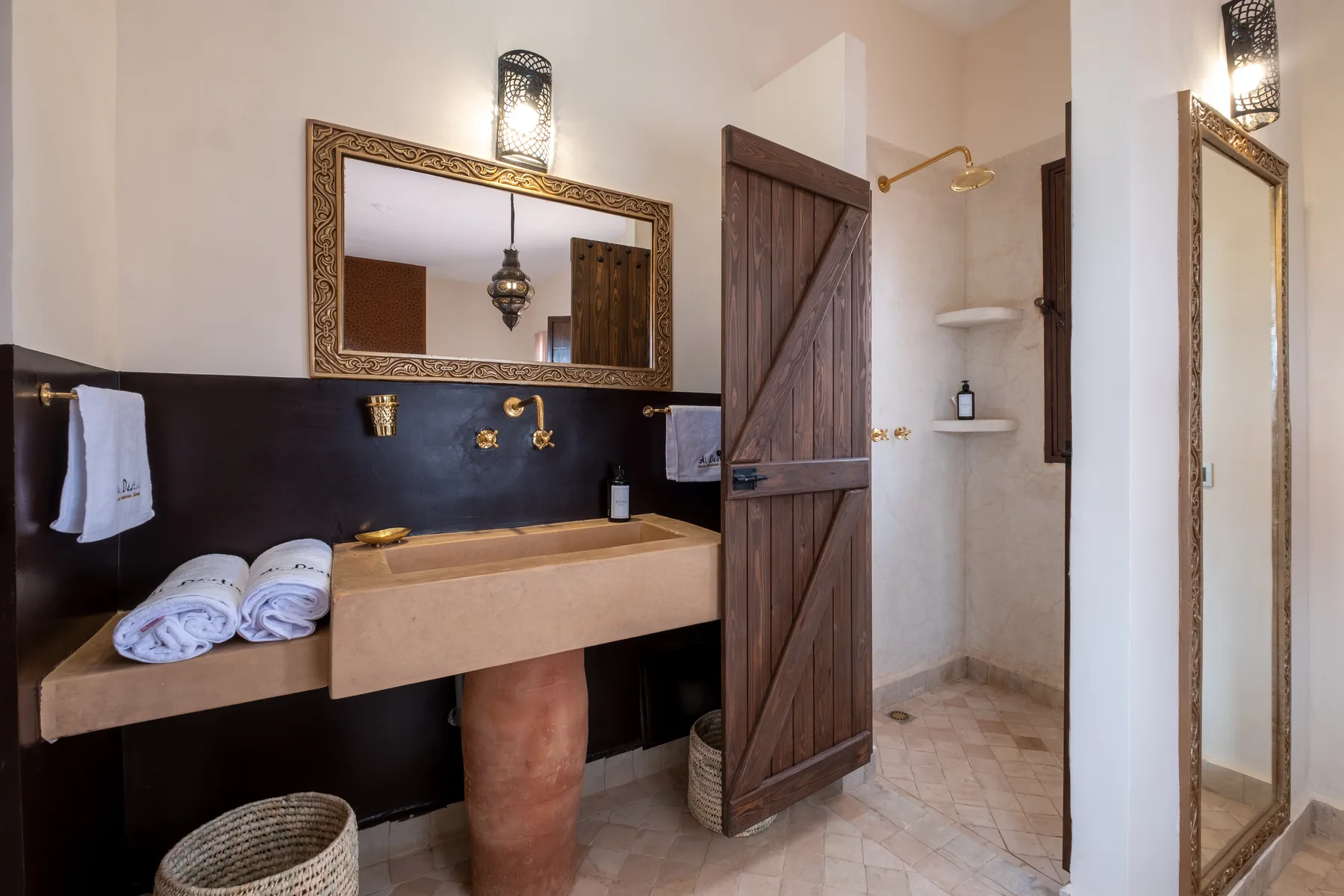 Villa Moira, celebration villa in the Palmeraie, Marrakech, en-suite bathroom. The Marrakech Curator.