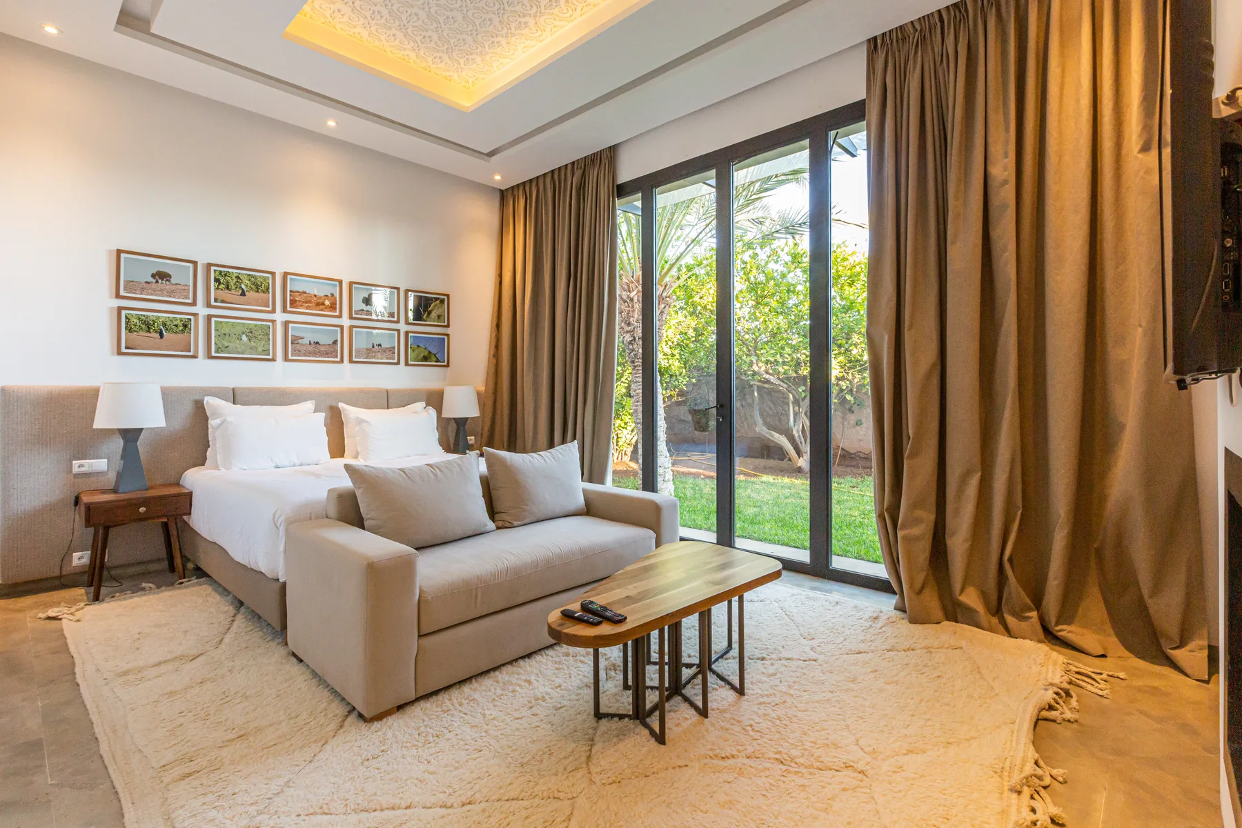 Villa Zephyra, 5 bedroom villa for rent in Marrakech, bedroom with sitting area and garden view. The Marrakech Curator.