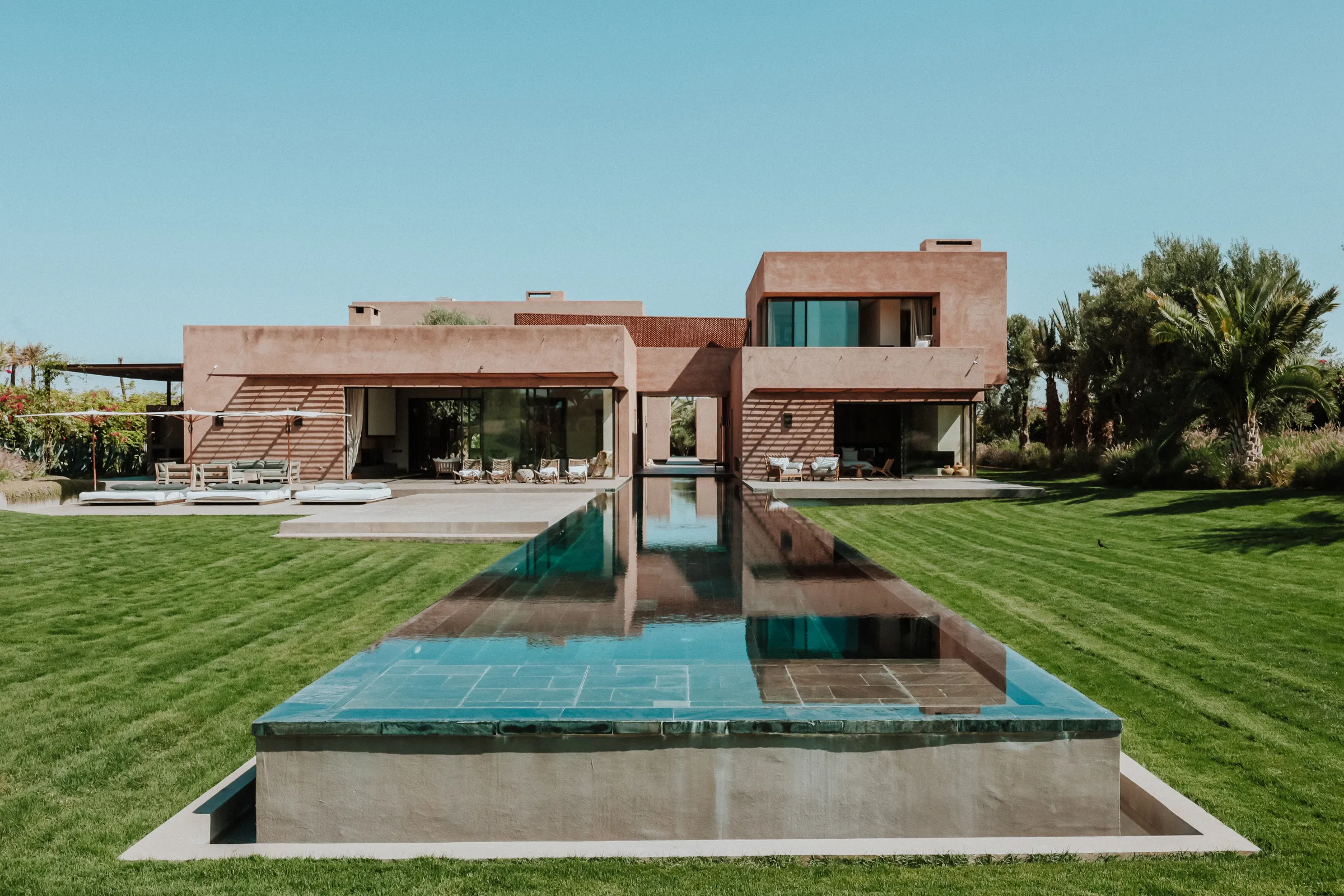 Villa Kalliope, private villa rental in the Palmeraie, Marrakech: long private pool facing the villa