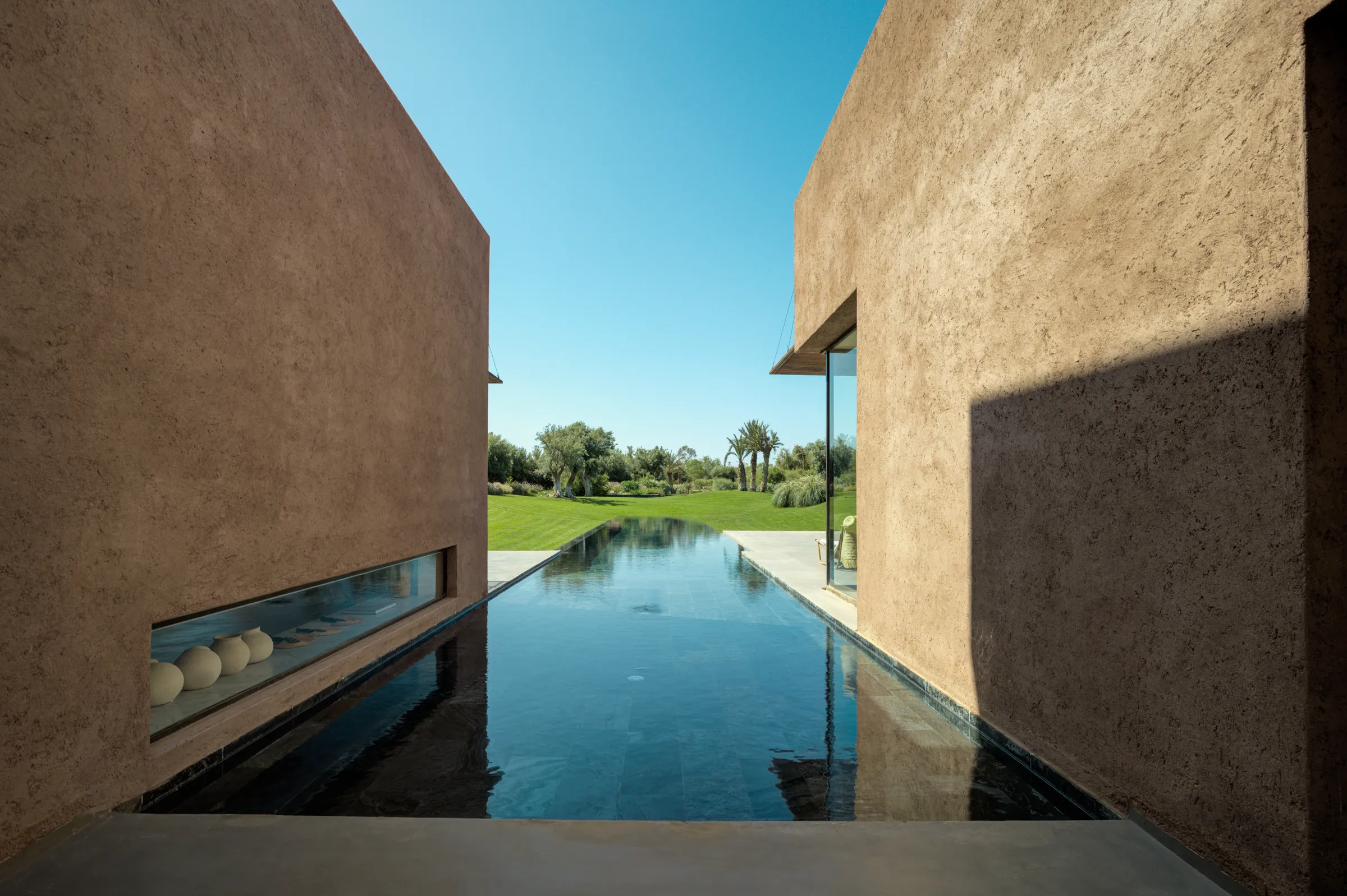 Villa Kalliope, private villa rental in the Palmeraie, Marrakech: pool along the villa walls