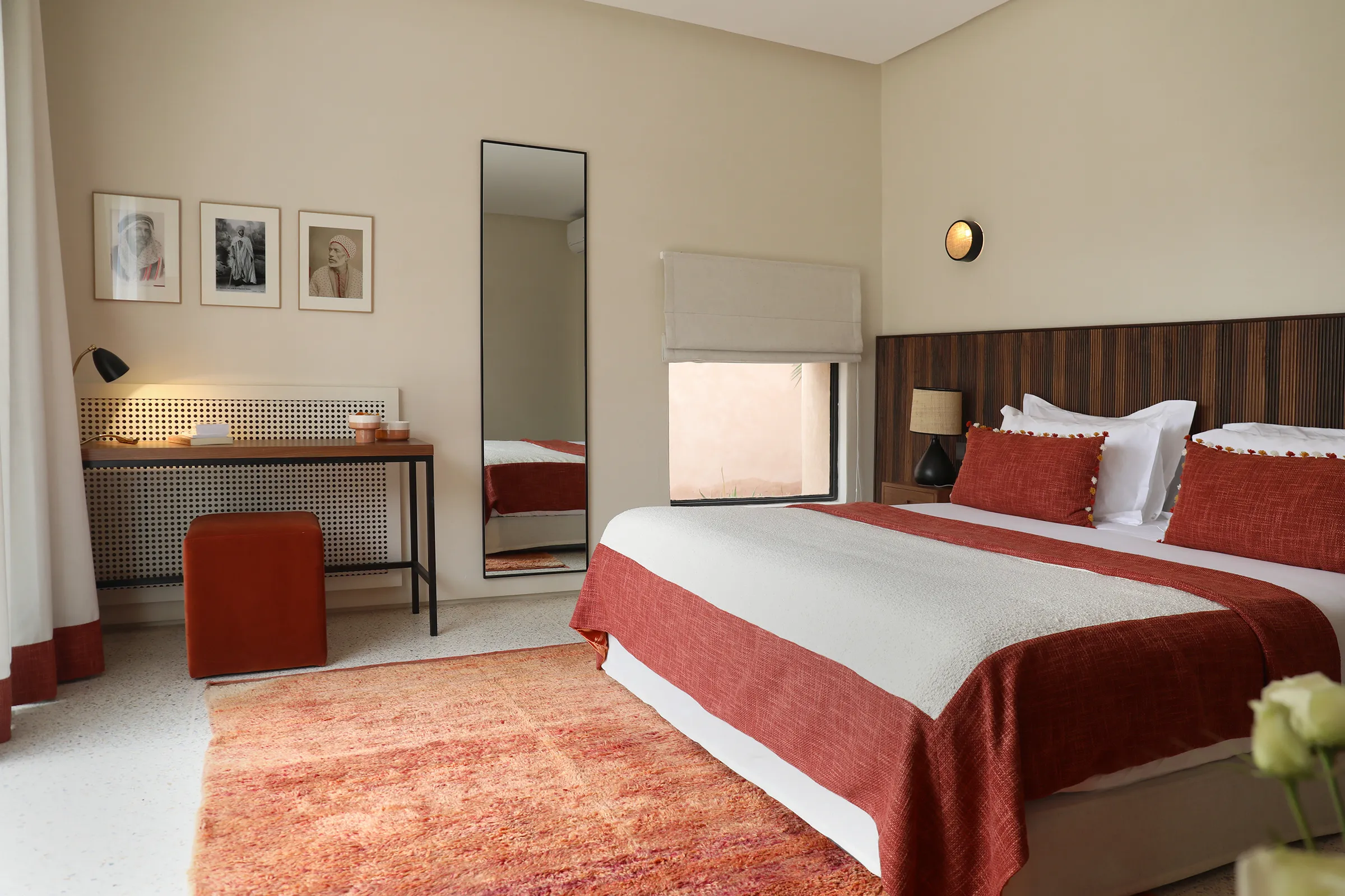 Villa Eos, private villa rental in the Palmeraie, Marrakech: suite with red accents