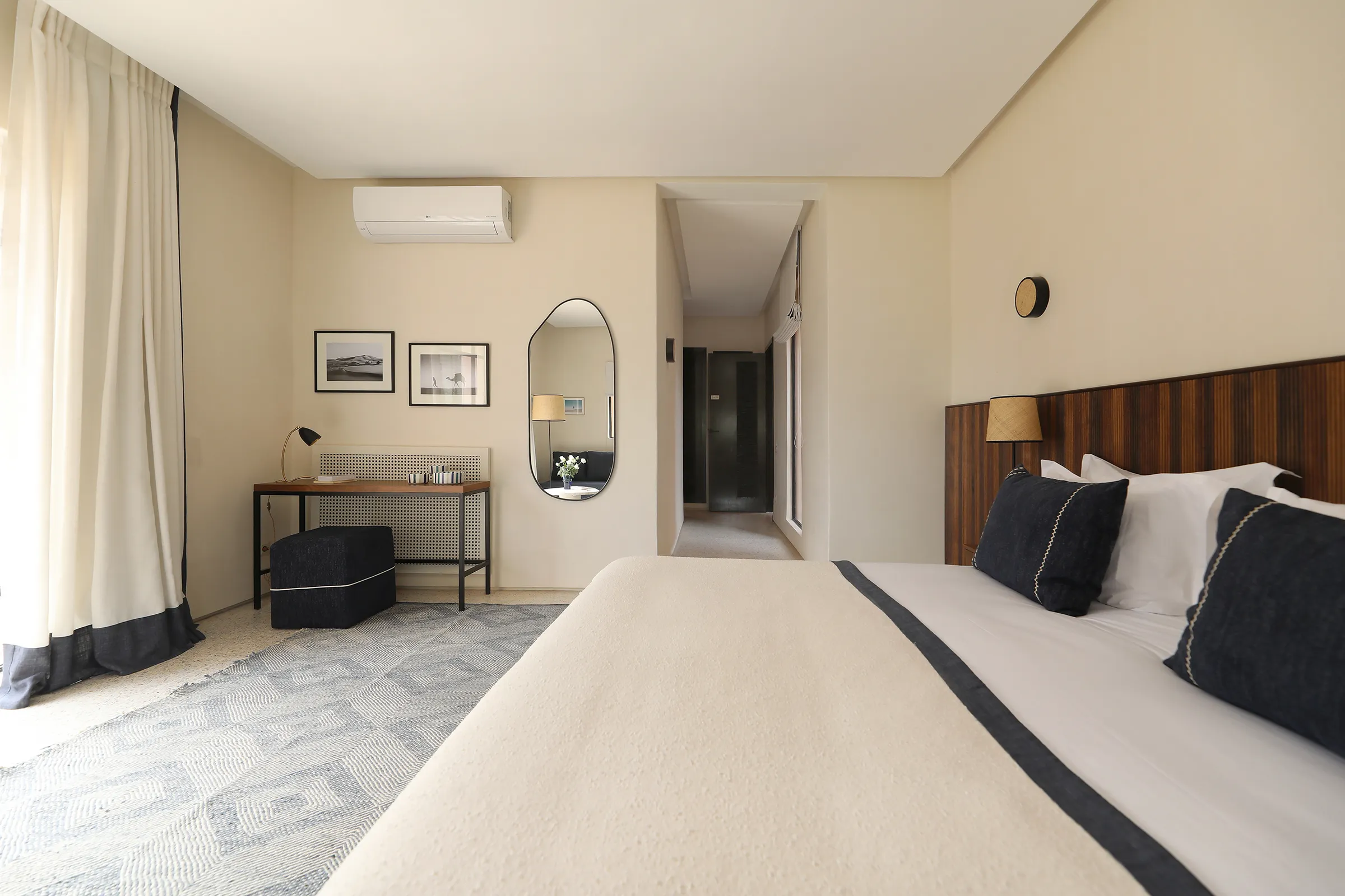 Villa Eos, private villa rental in the Palmeraie, Marrakech: suite with blue accents