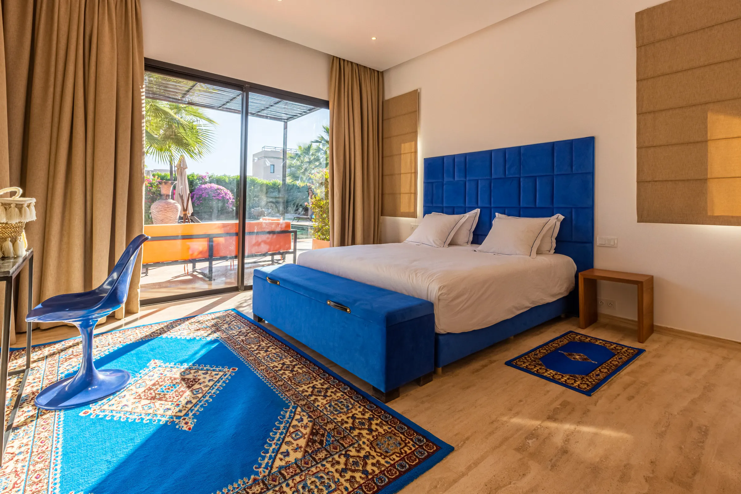 Villa Maia, private villa rental on the Route de Fès, Marrakech: suite with blue headboard