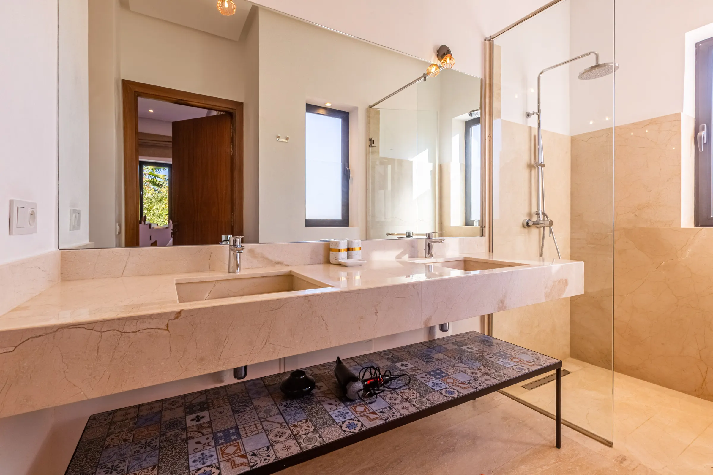 Villa Maia, private villa rental on the Route de Fès, Marrakech: en-suite bathroom