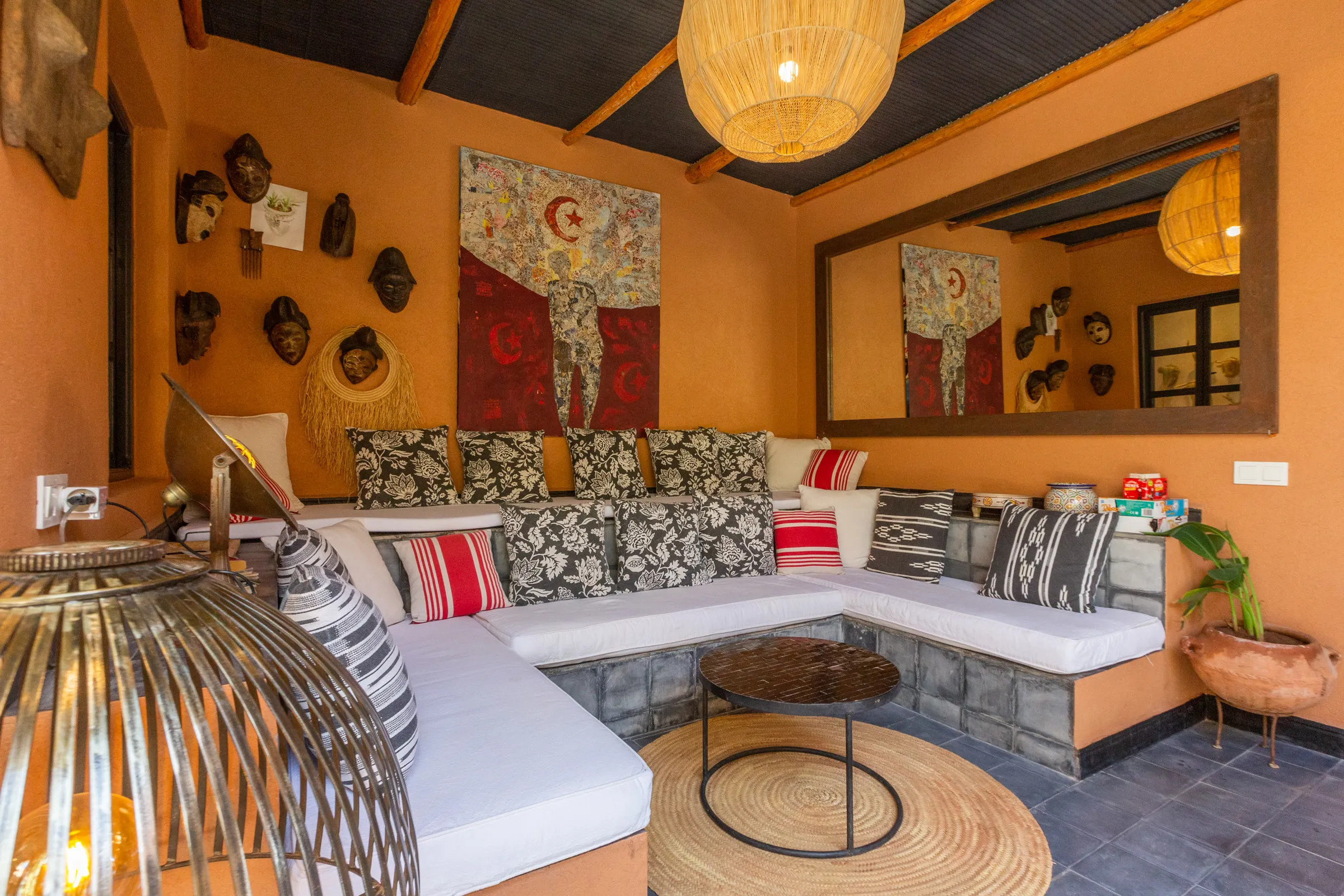 Villa Cassia, private villa rental on the Route de Tahanaout, Marrakech: lounge with built-in sofa and wall art