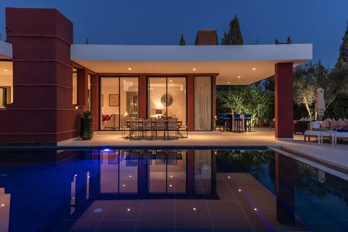 Villa Ersi, private villa rental on the Route de l'Ourika, Marrakech: pool and covered terrace at night