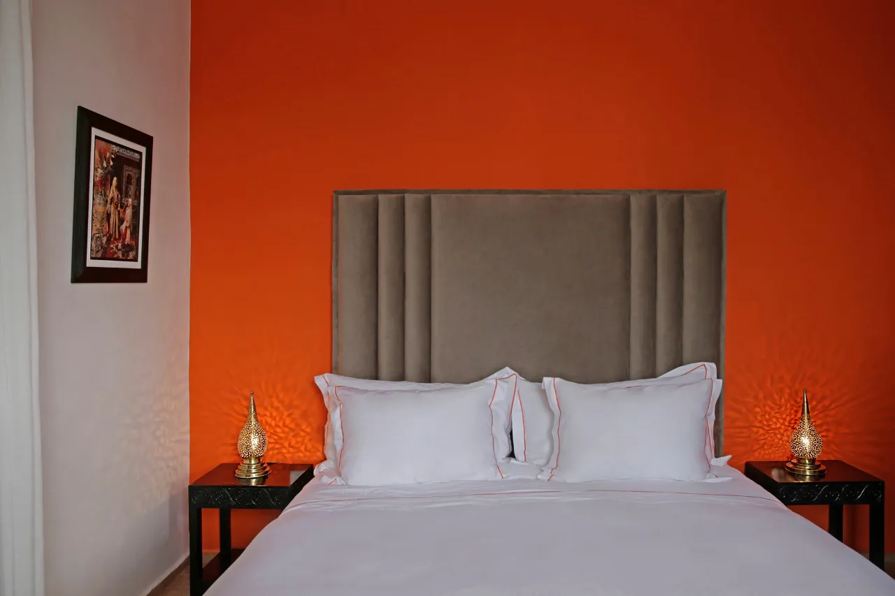 Villa Ersi, private villa rental on the Route de l'Ourika, Marrakech: bedroom with orange wall