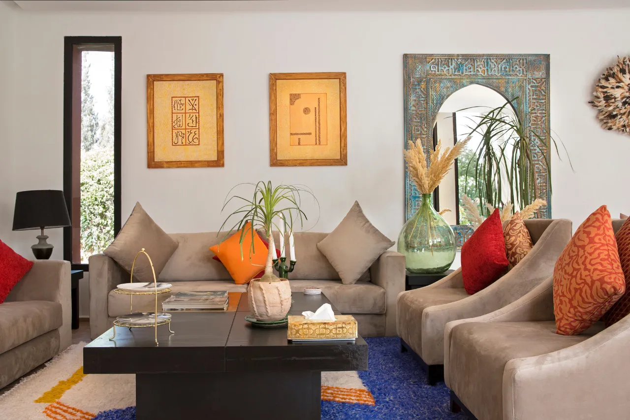 Villa Ersi, private villa rental on the Route de l'Ourika, Marrakech: living room with sofas