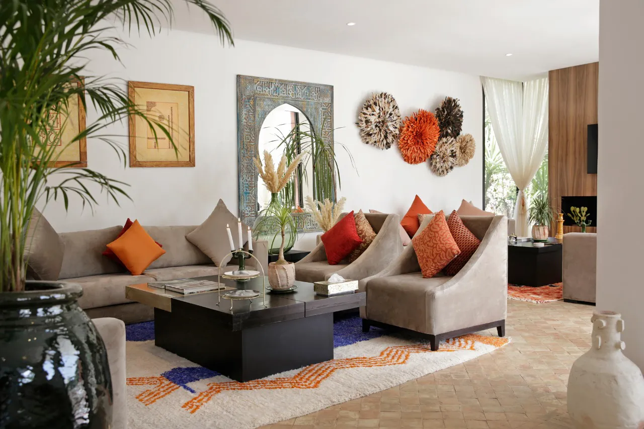 Villa Ersi, private villa rental on the Route de l'Ourika, Marrakech: lounge opening onto the garden