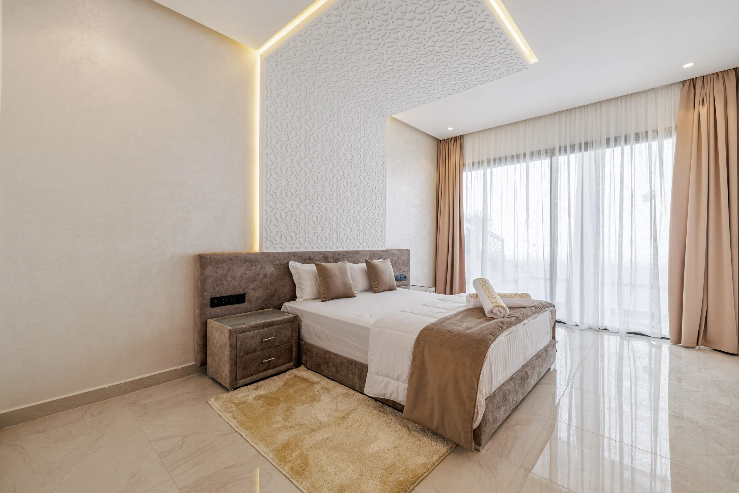 Villa Nefeli, private villa rental at Amelkis Golf, Marrakech: bedroom with large windows