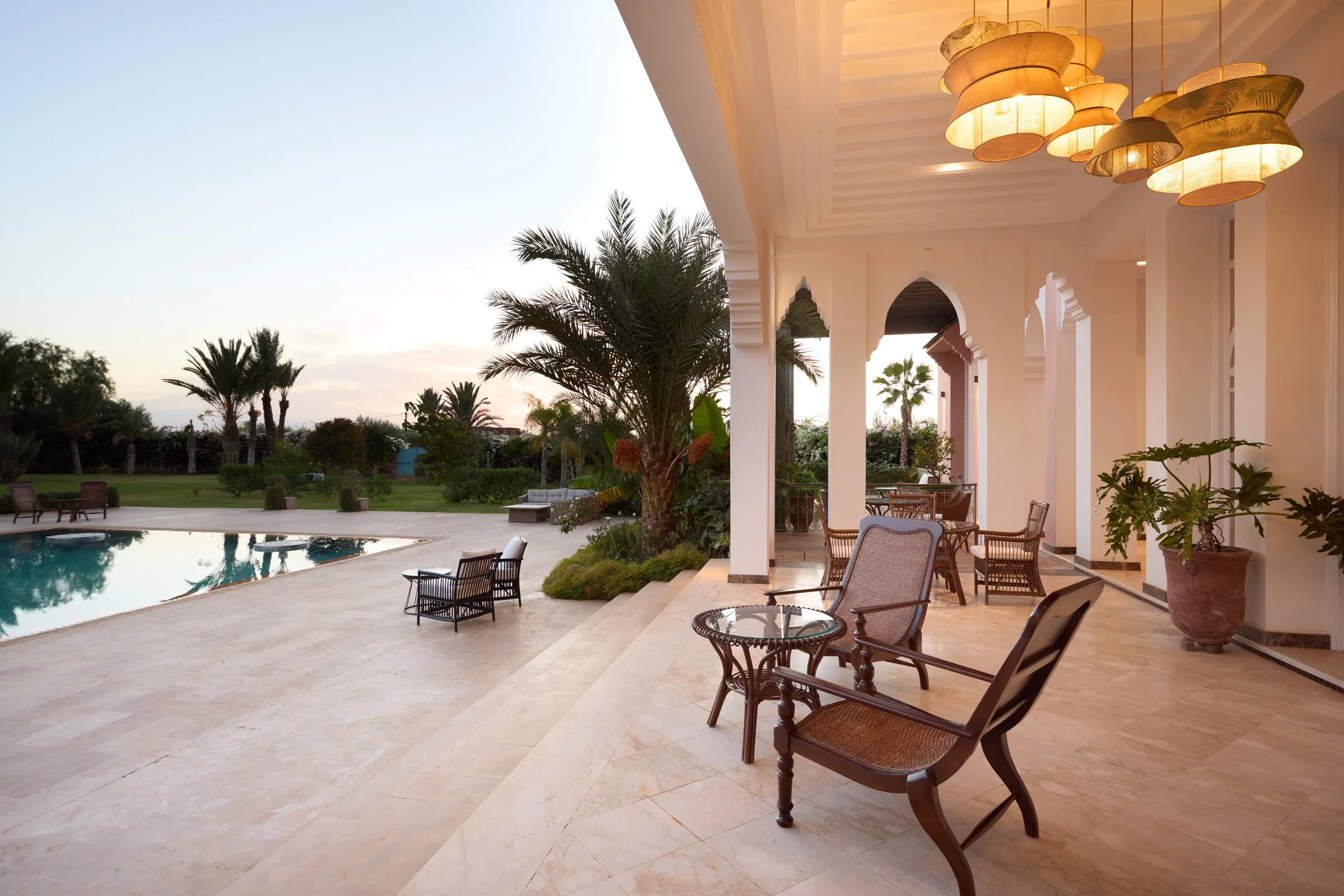 Villa Nyx, private villa rental on the Route d'Amizmiz, Marrakech: covered terrace with armchairs overlooking the pool