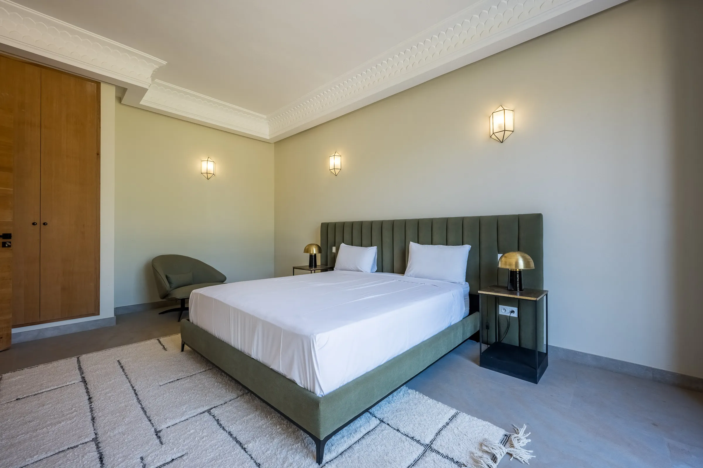 Villa Elara, private villa rental on the Route de Ouarzazate, Marrakech: bedroom with green upholstered headboard