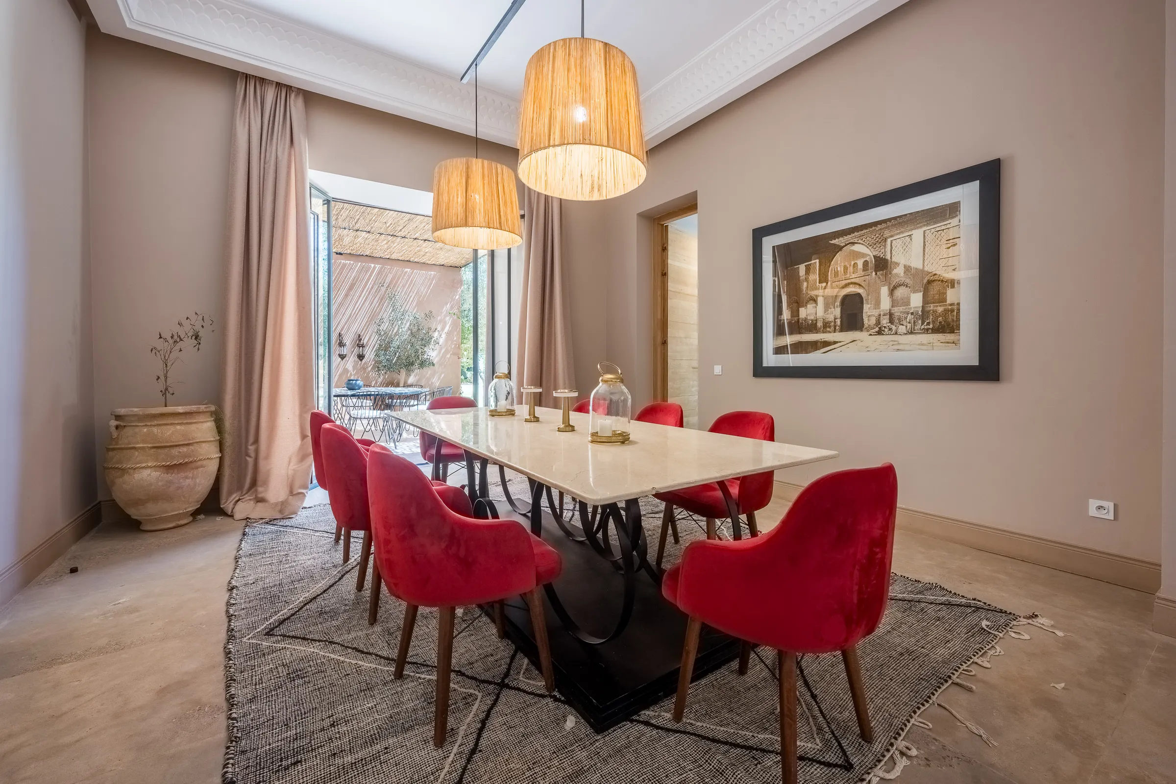 Villa Elara, private villa rental on the Route de Ouarzazate, Marrakech: dining room with red velvet chairs