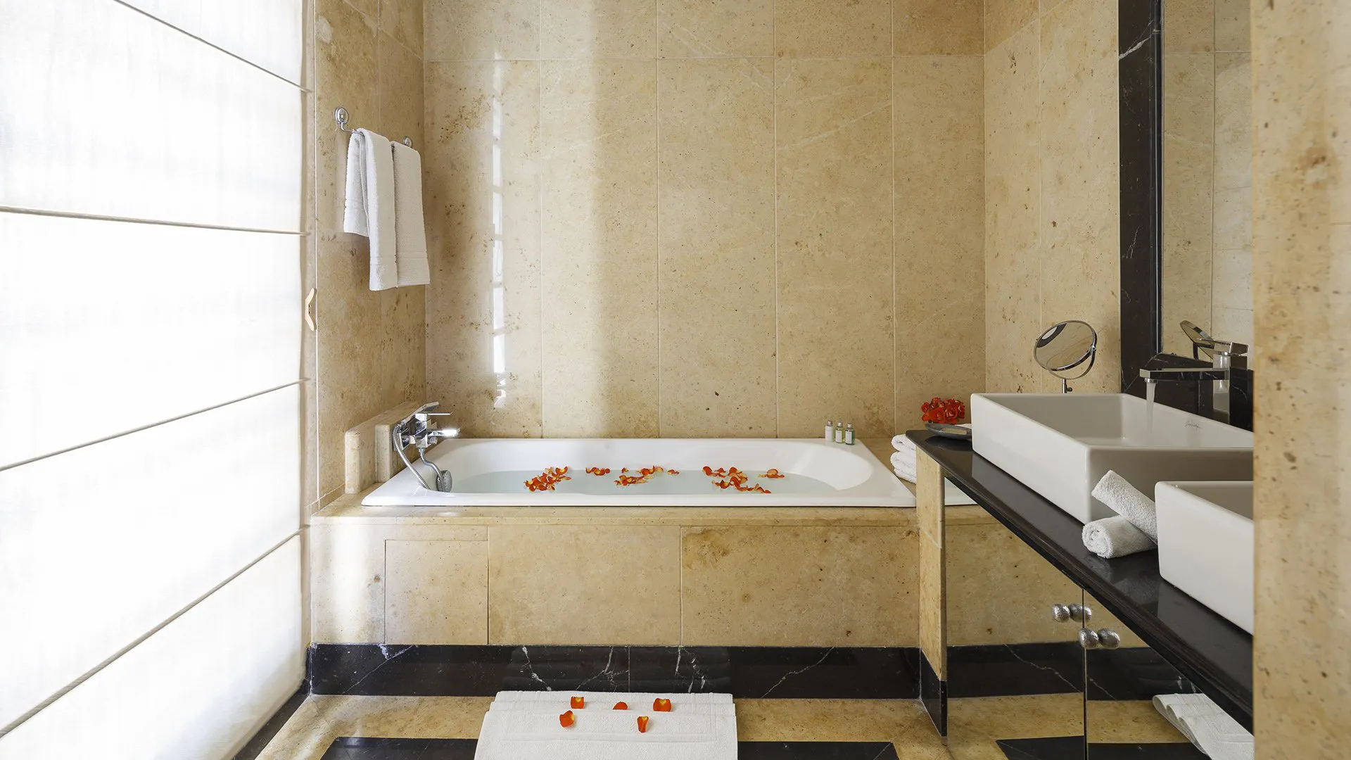 Villa Leda, private villa rental near Majorelle, Marrakech: bathroom with bathtub and double basin