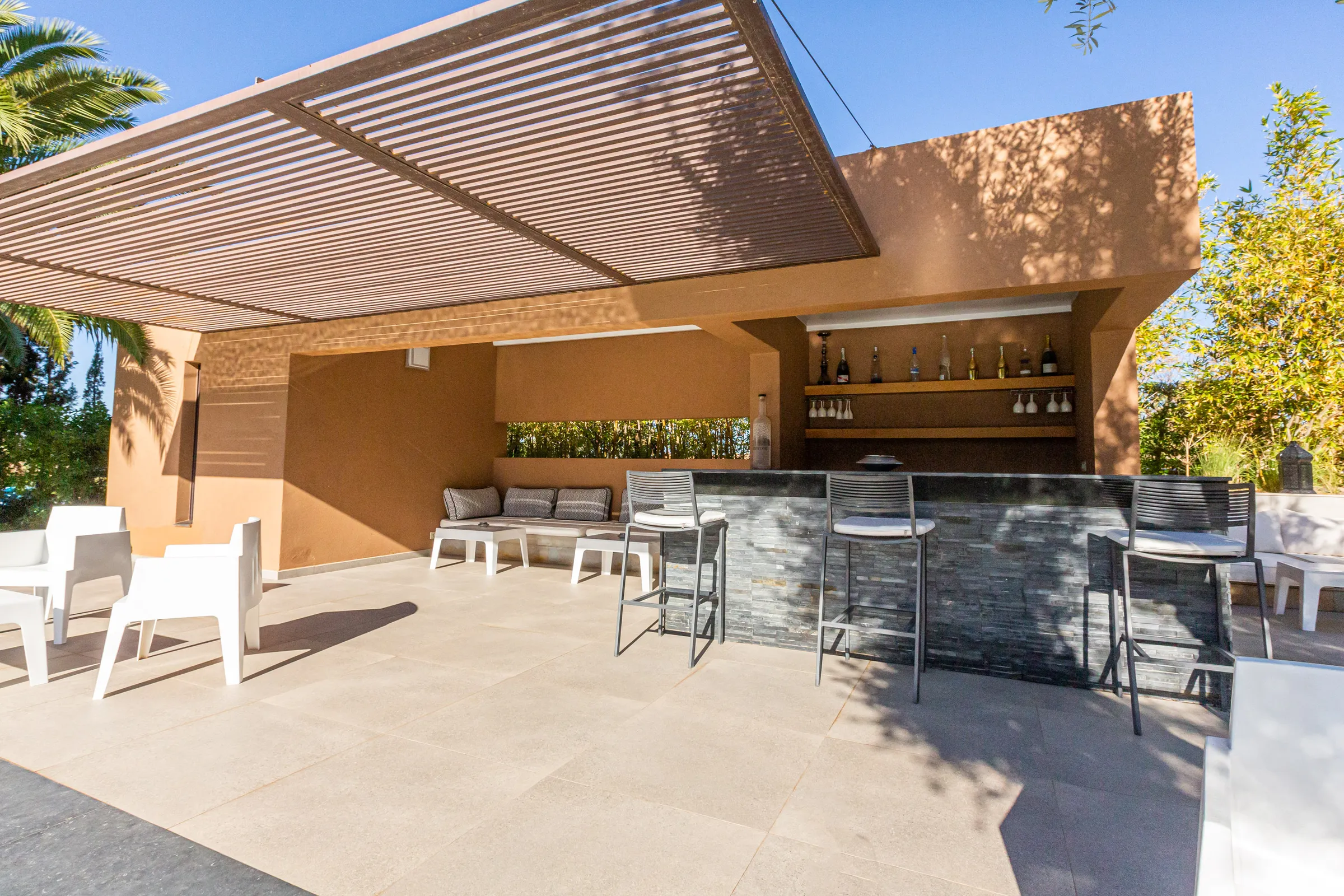 Villa Ismene, private villa rental at Samanah Golf, Marrakech: outdoor bar under a wooden pergola